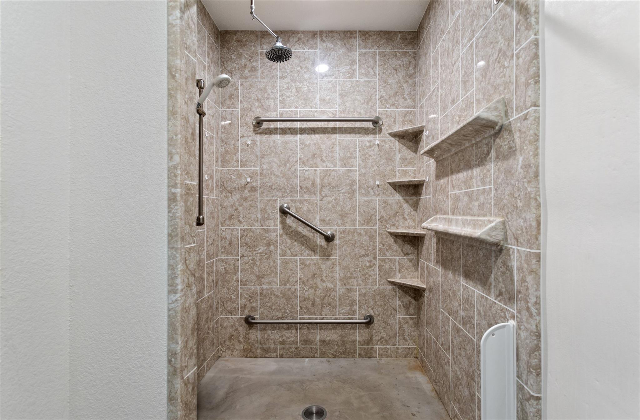 main property photo 27