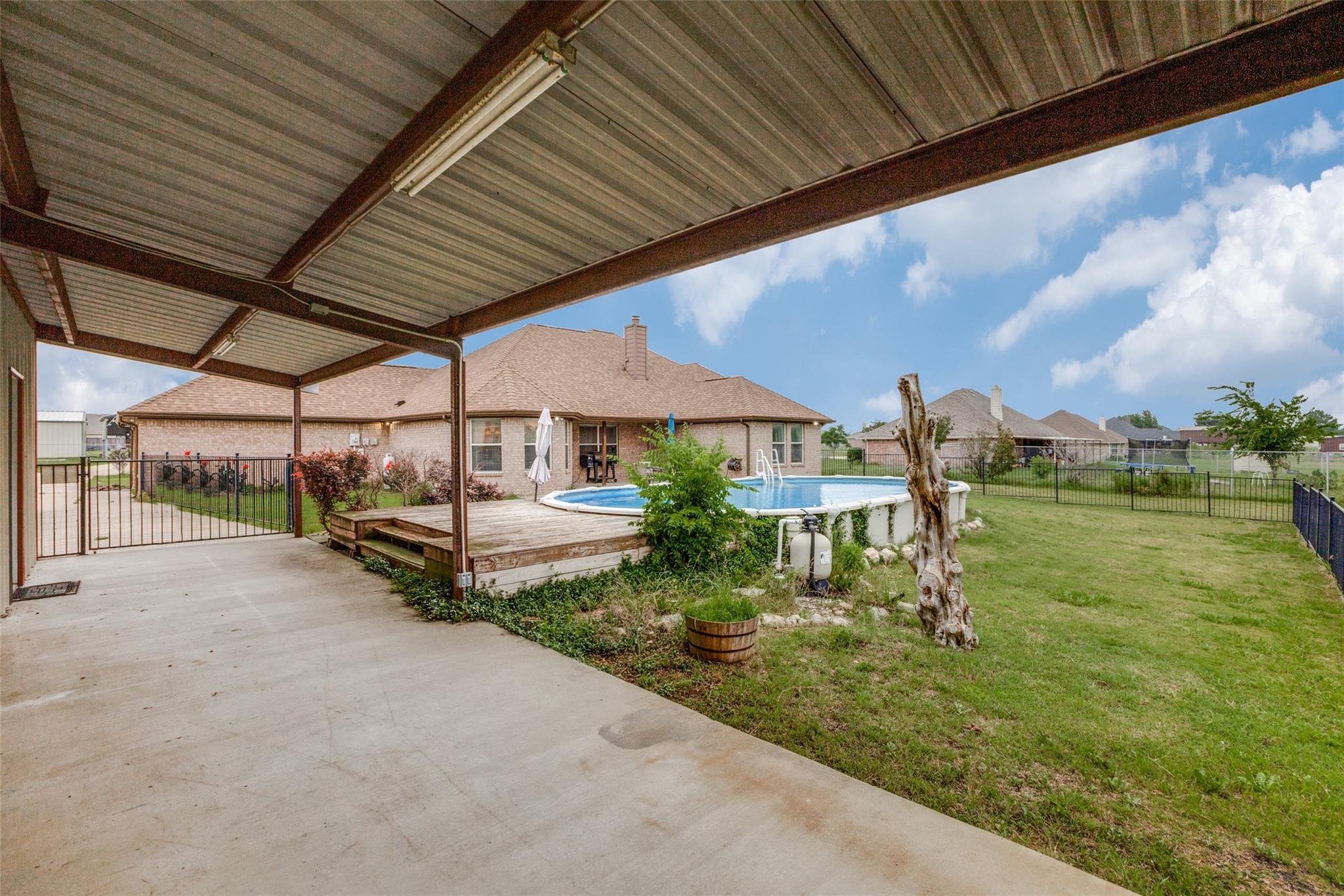 main property photo 18
