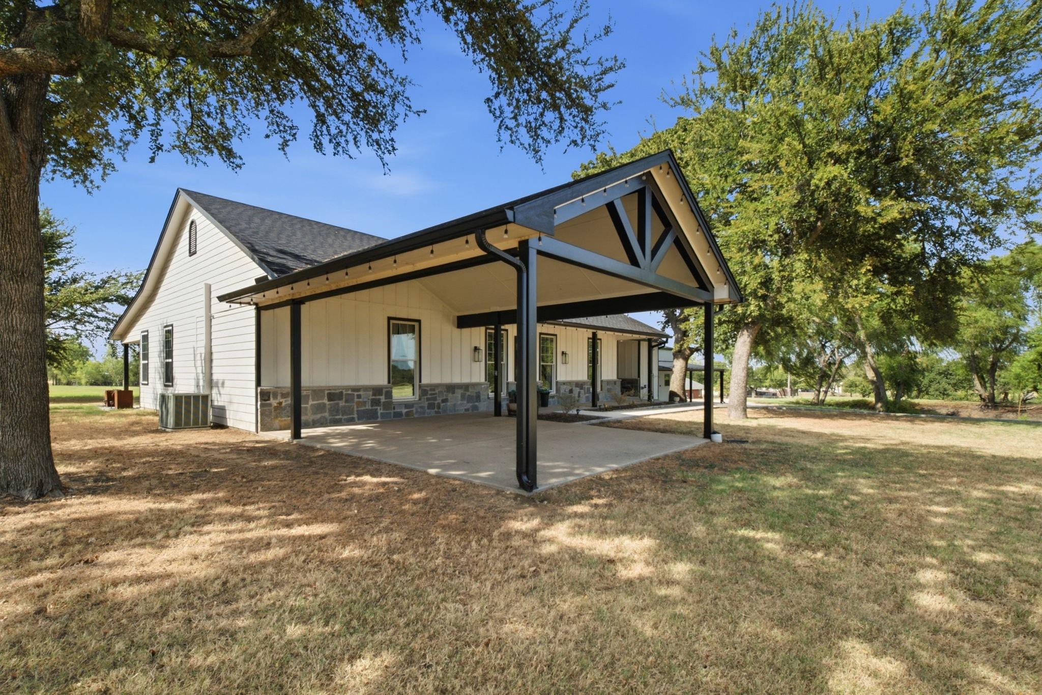 main property photo 30