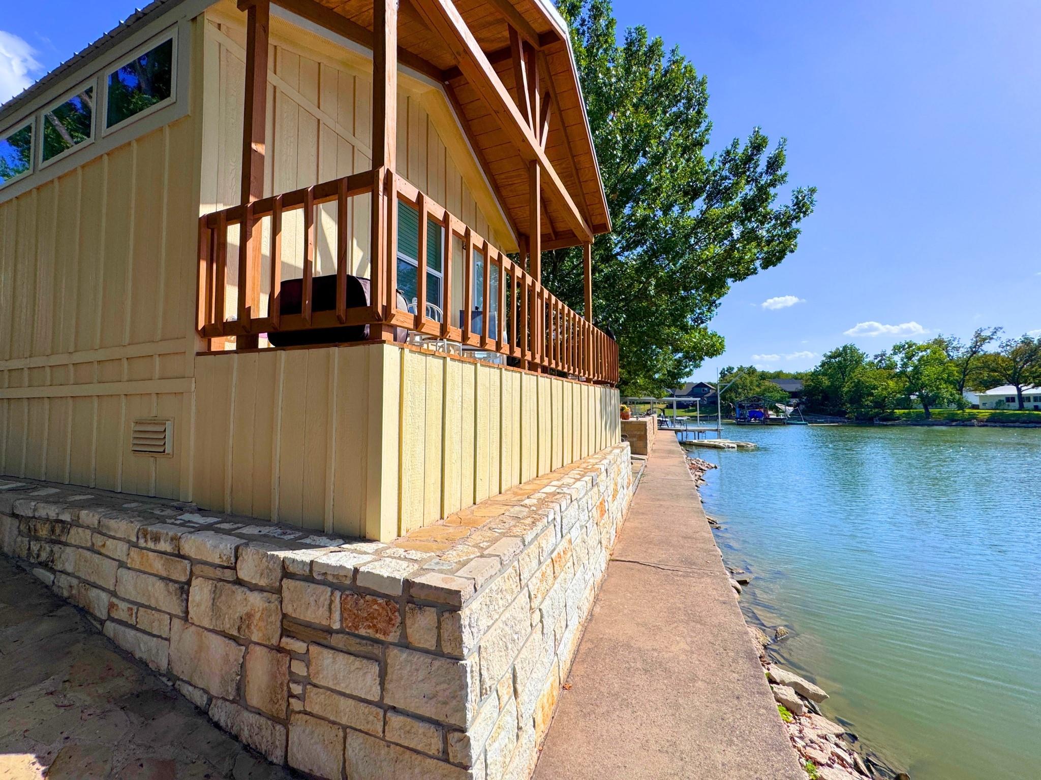 main property photo 28