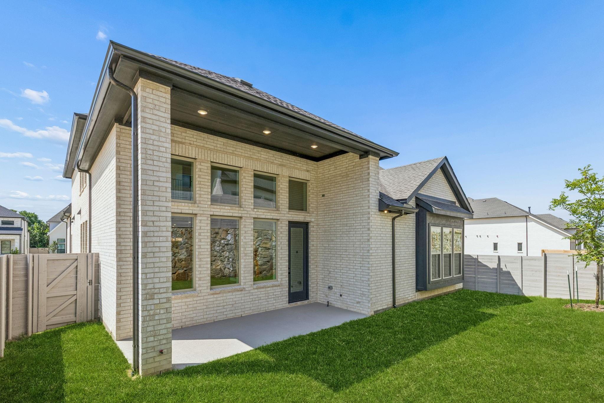 main property photo 18