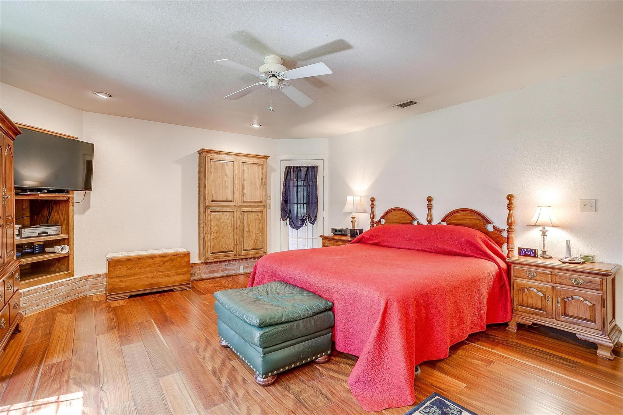 main property photo 22