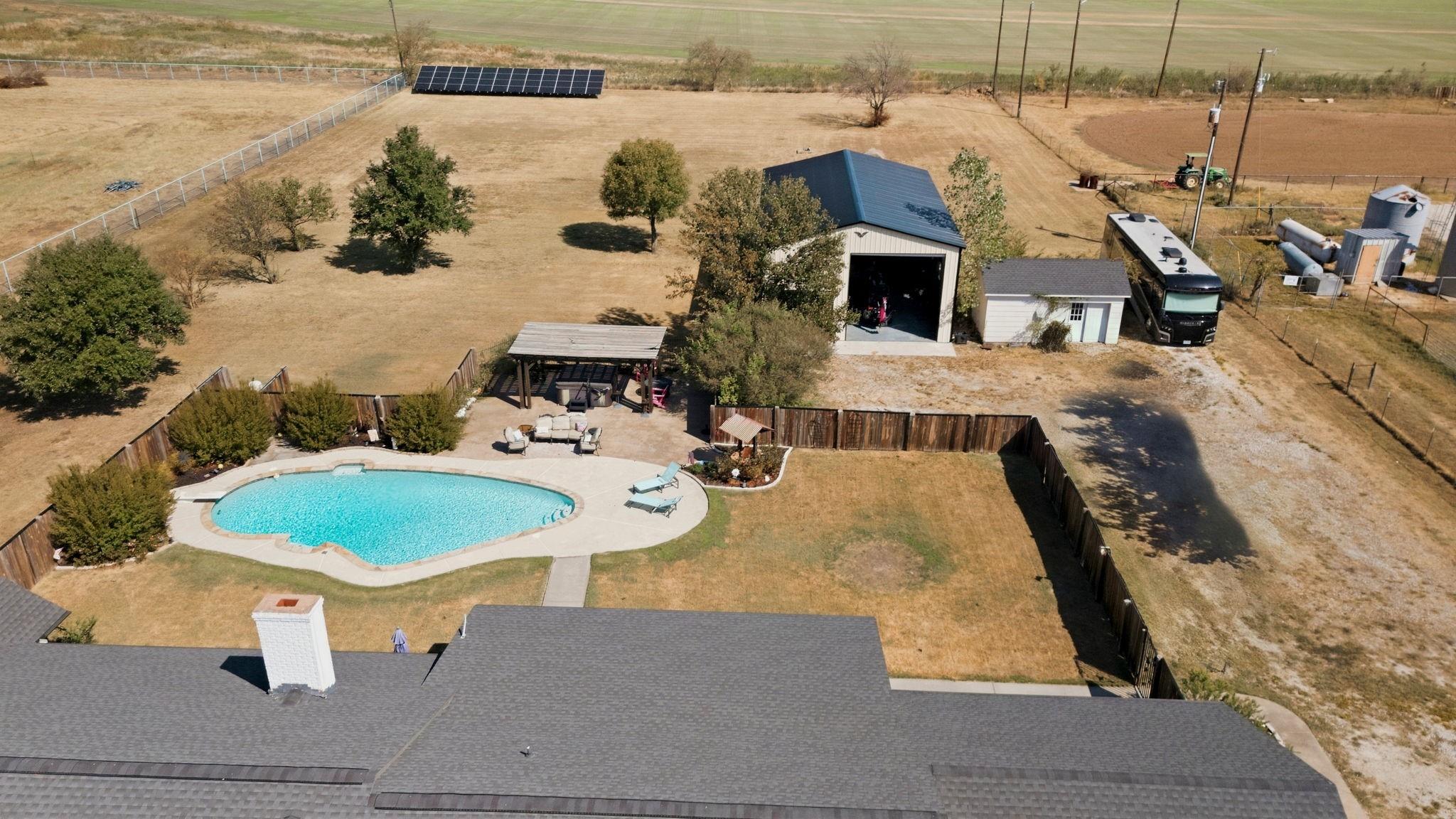 main property photo 28