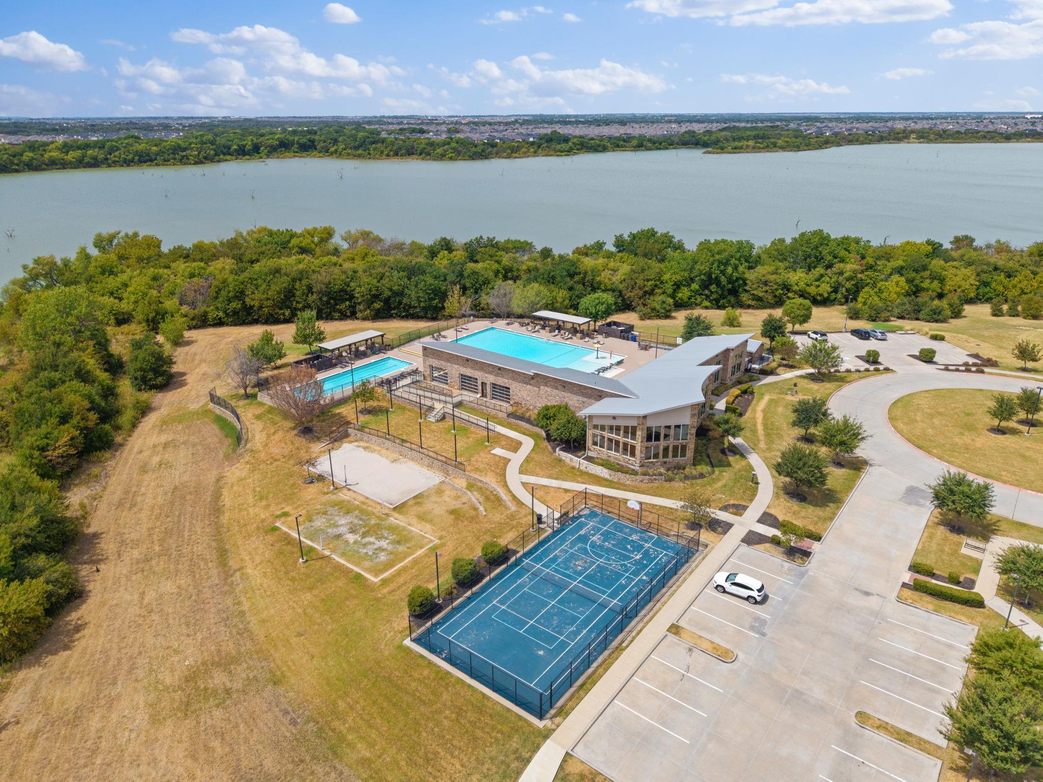 main property photo 30