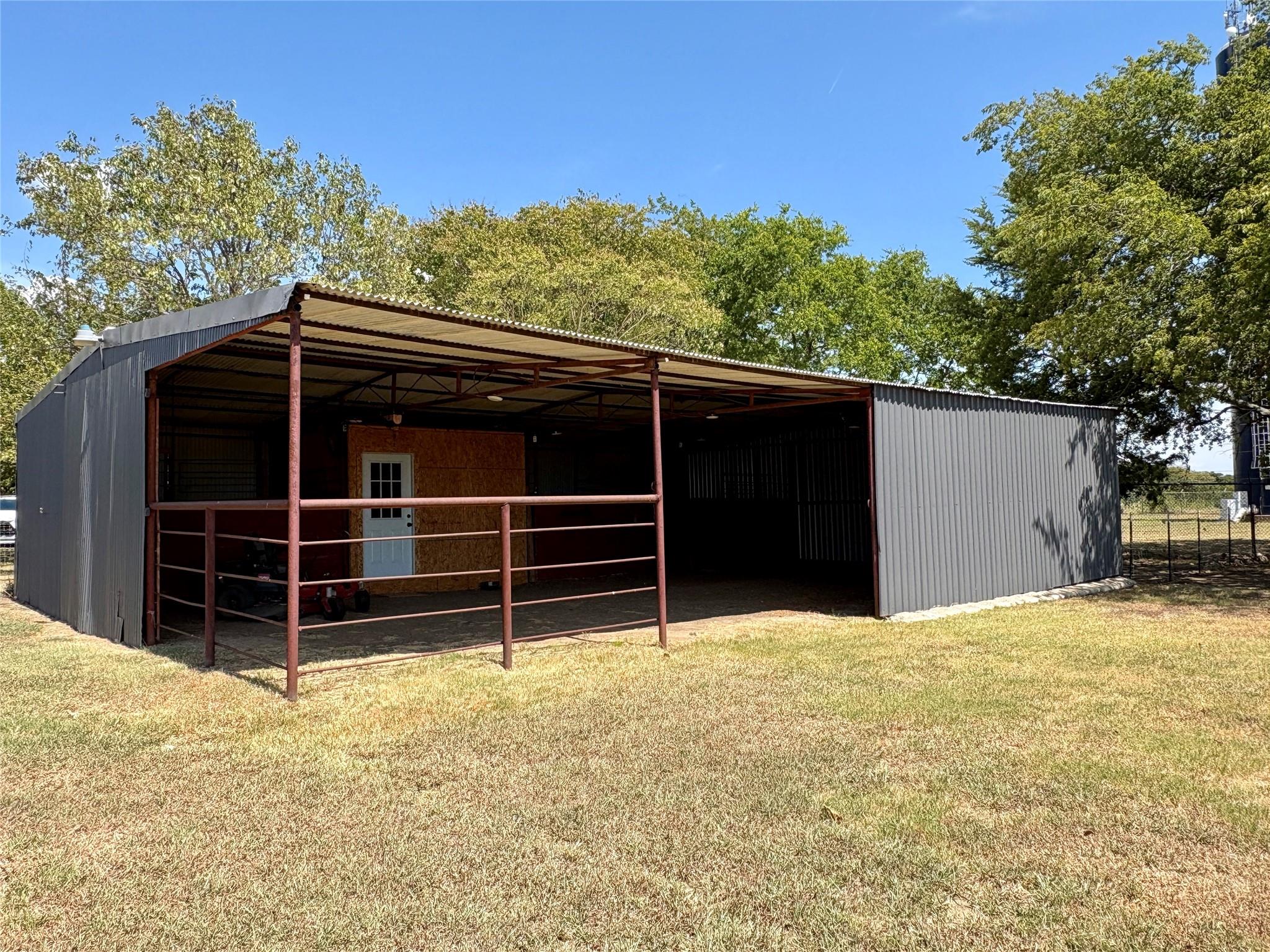 main property photo 11
