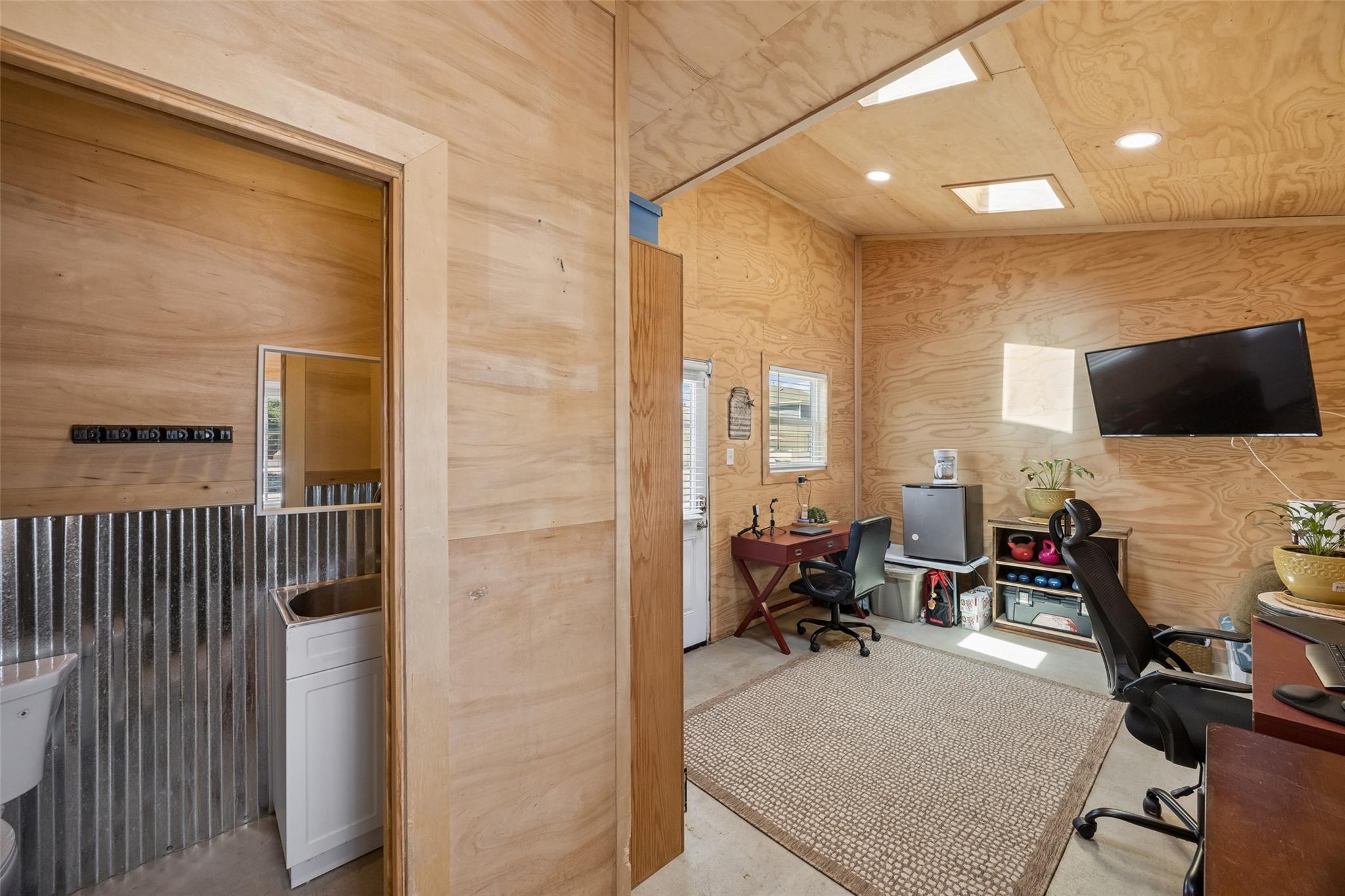 main property photo 28