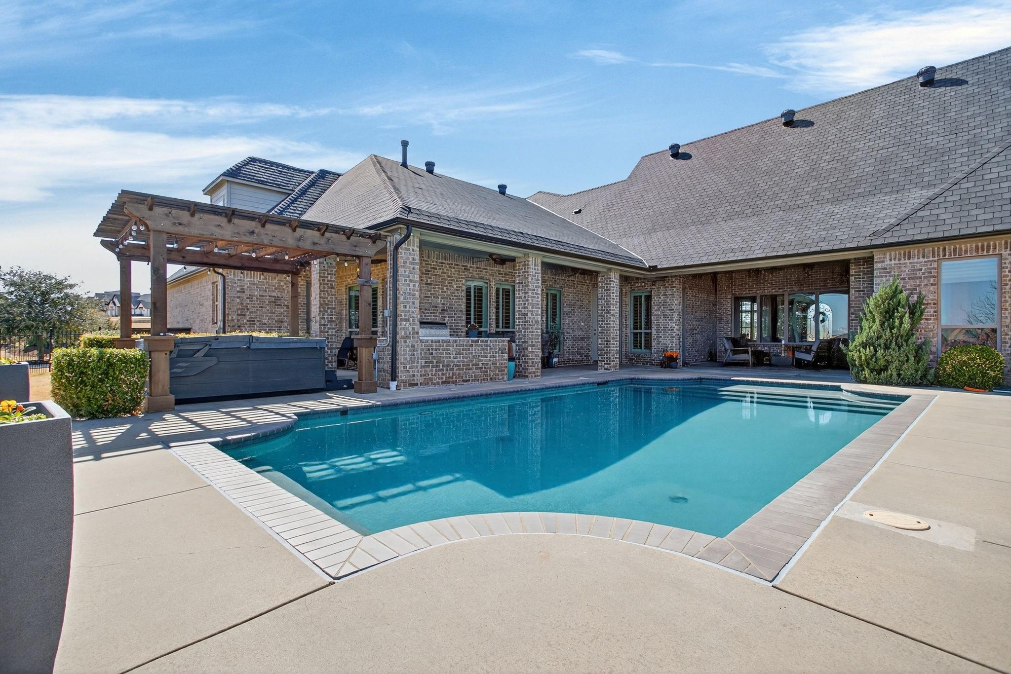 main property photo 37