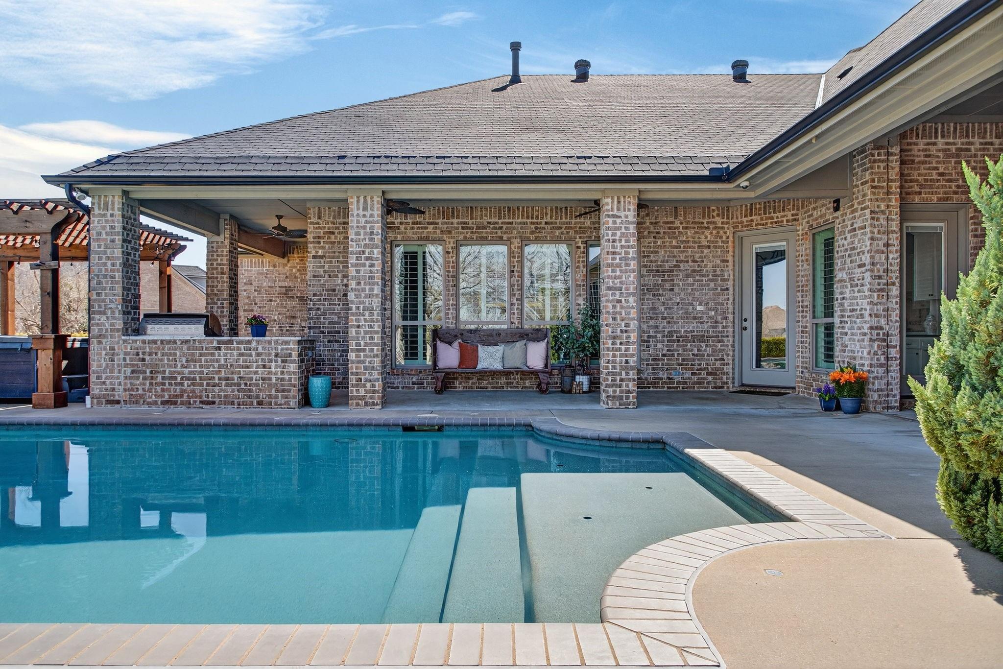 main property photo 5