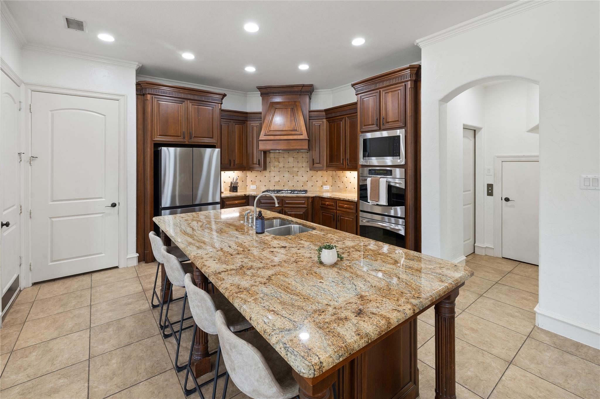 main property photo 7