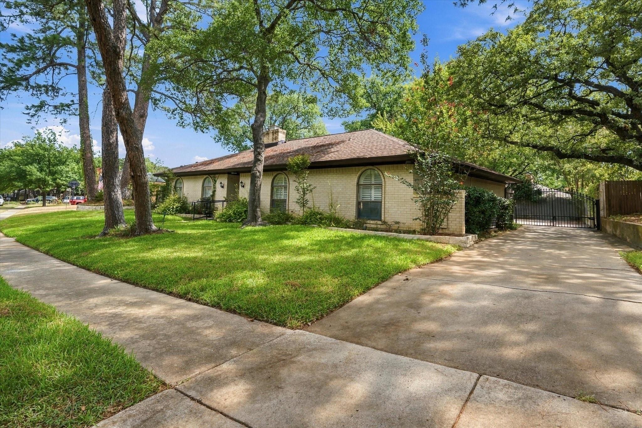 main property photo 30