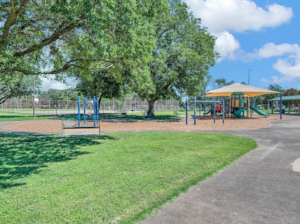 main property photo 33