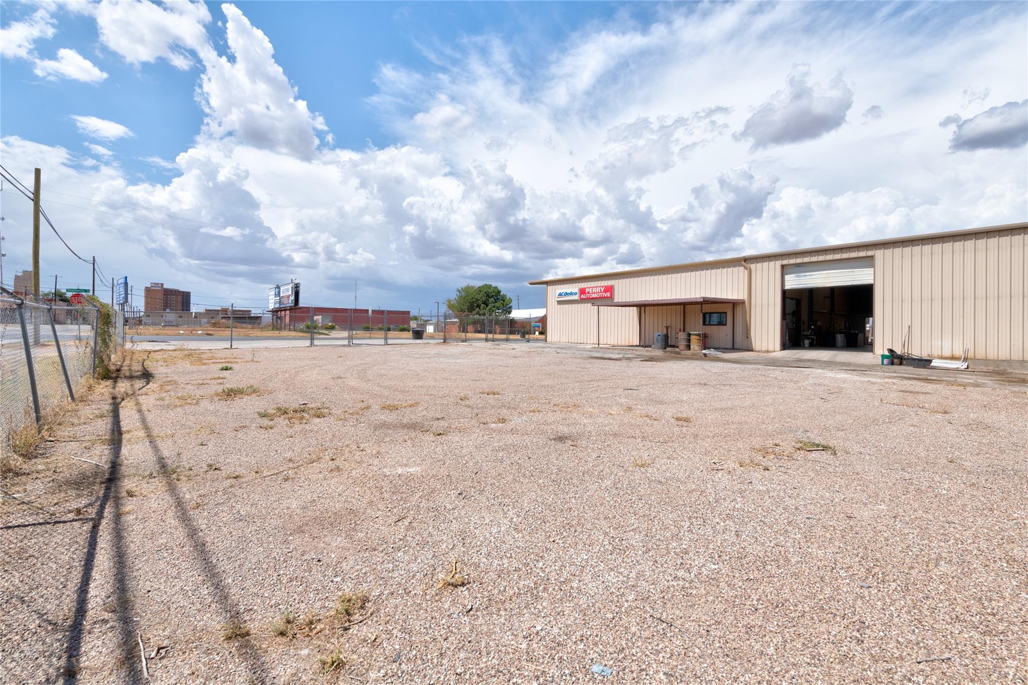 main property photo 30
