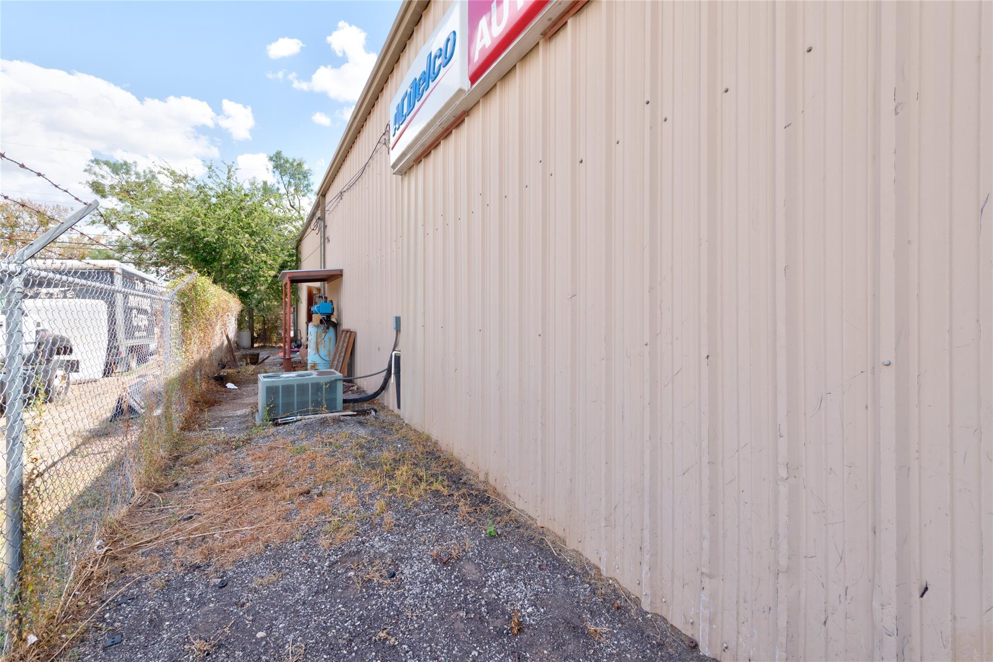 main property photo 37