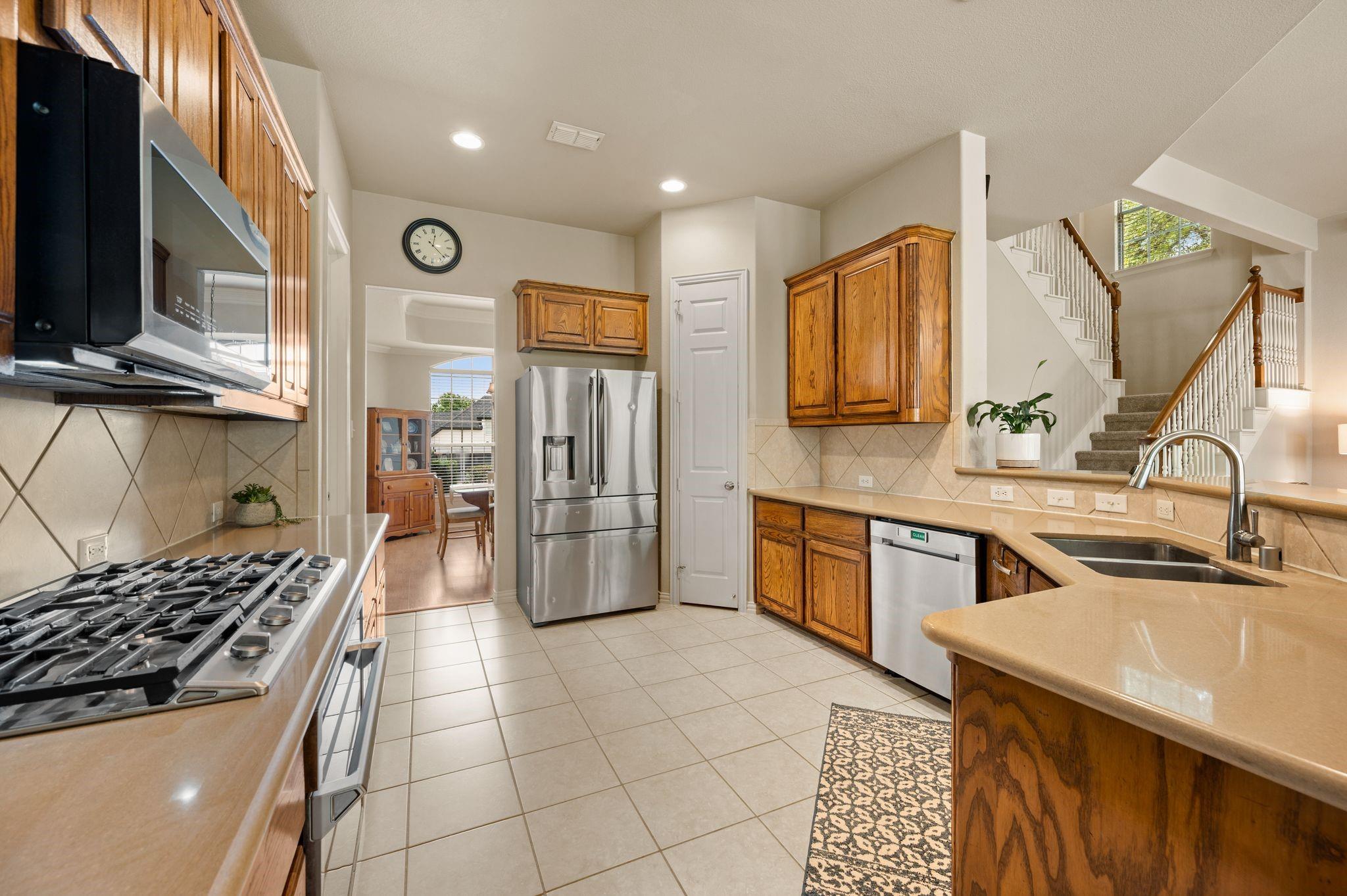 main property photo 11