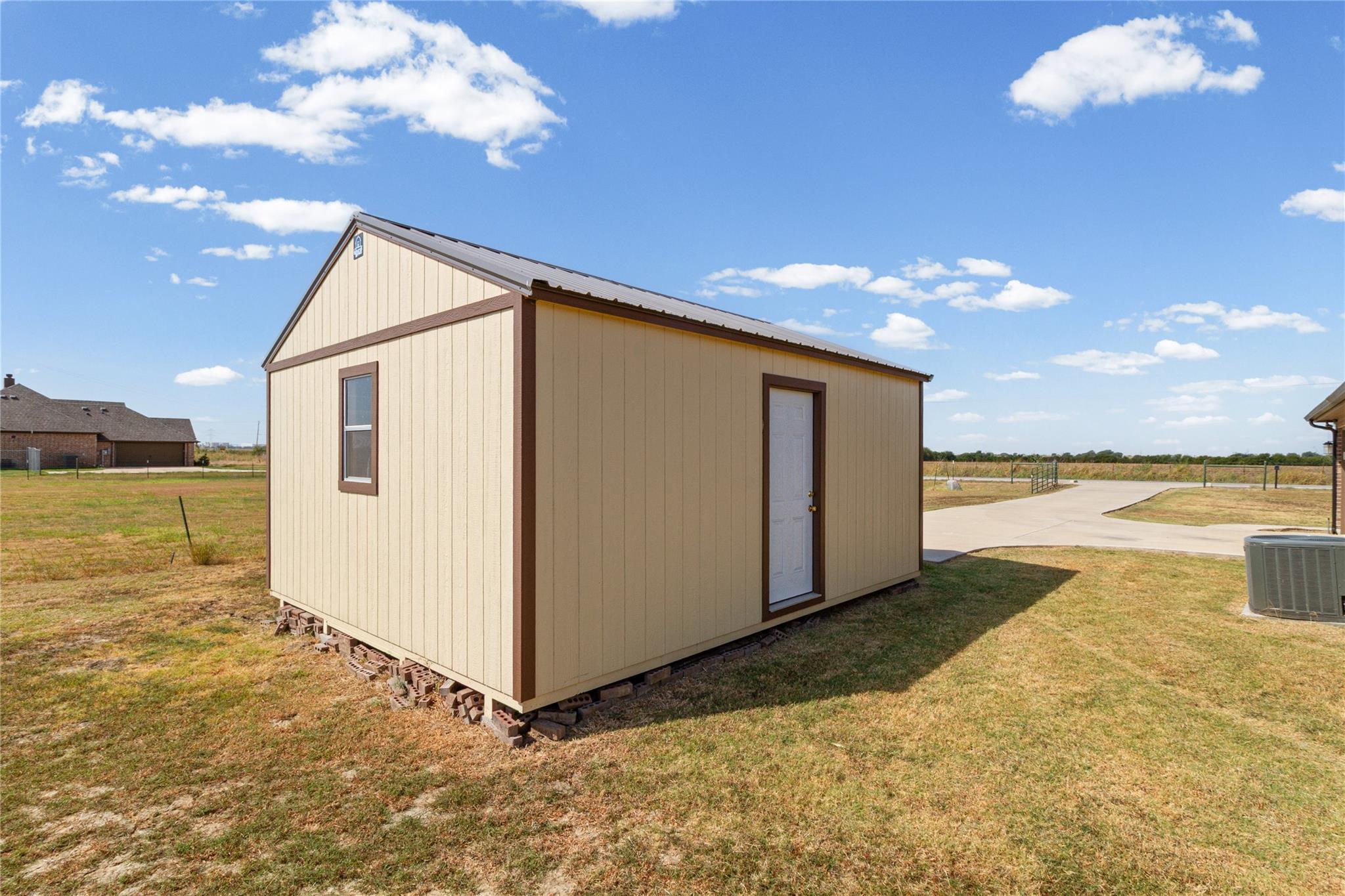 main property photo 28
