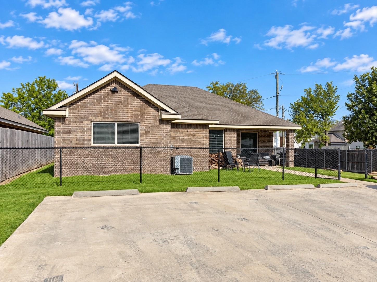main property photo 17