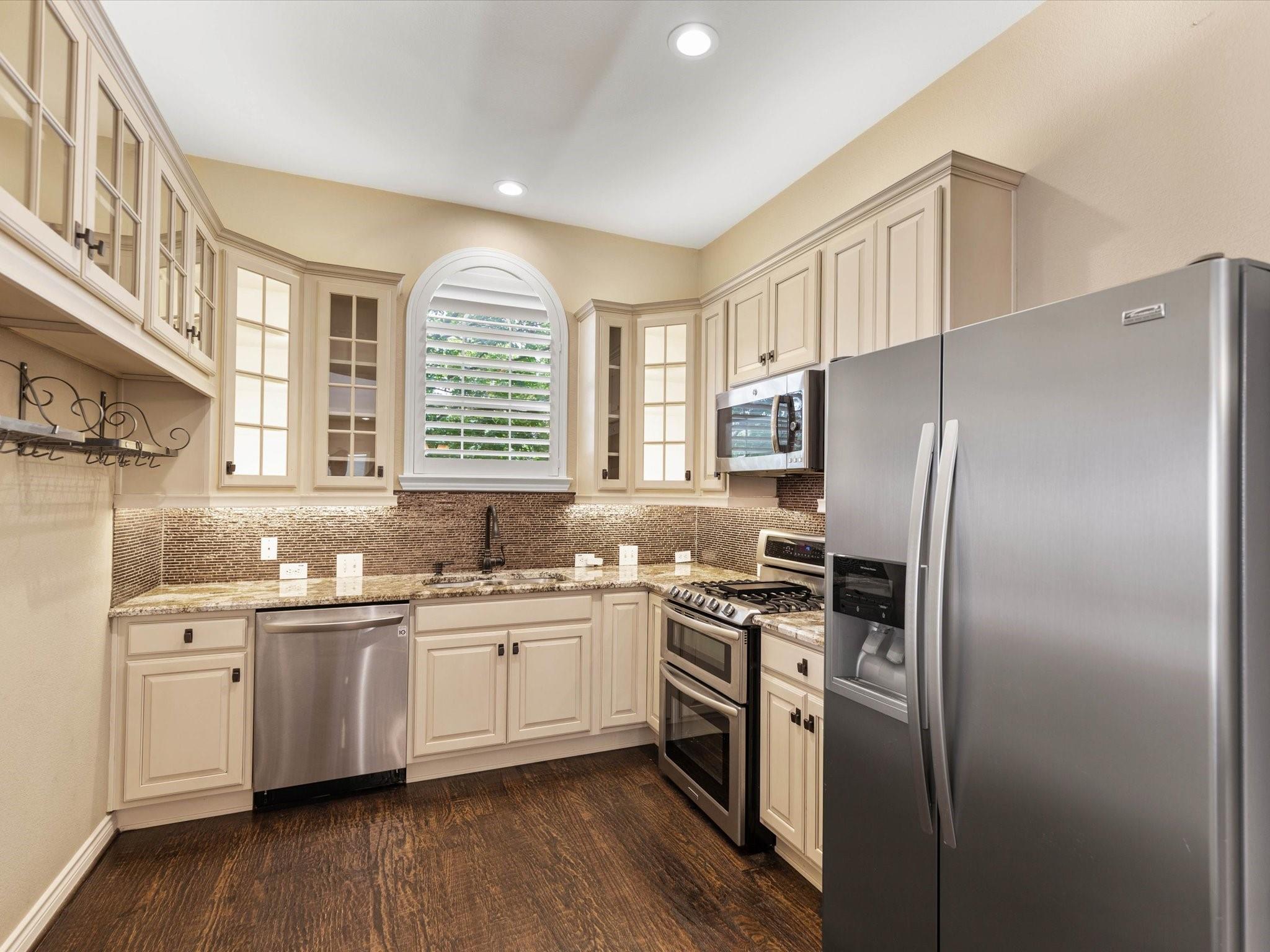 main property photo 14
