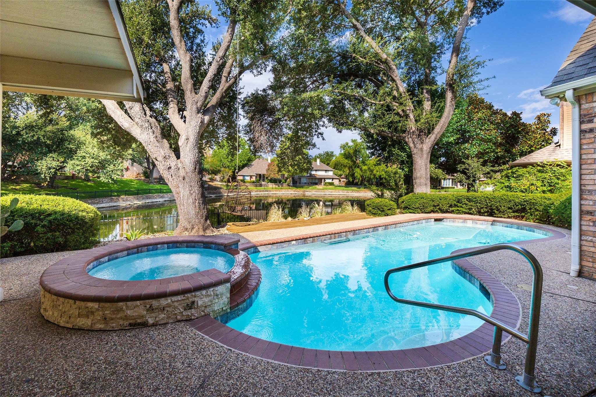 main property photo 37