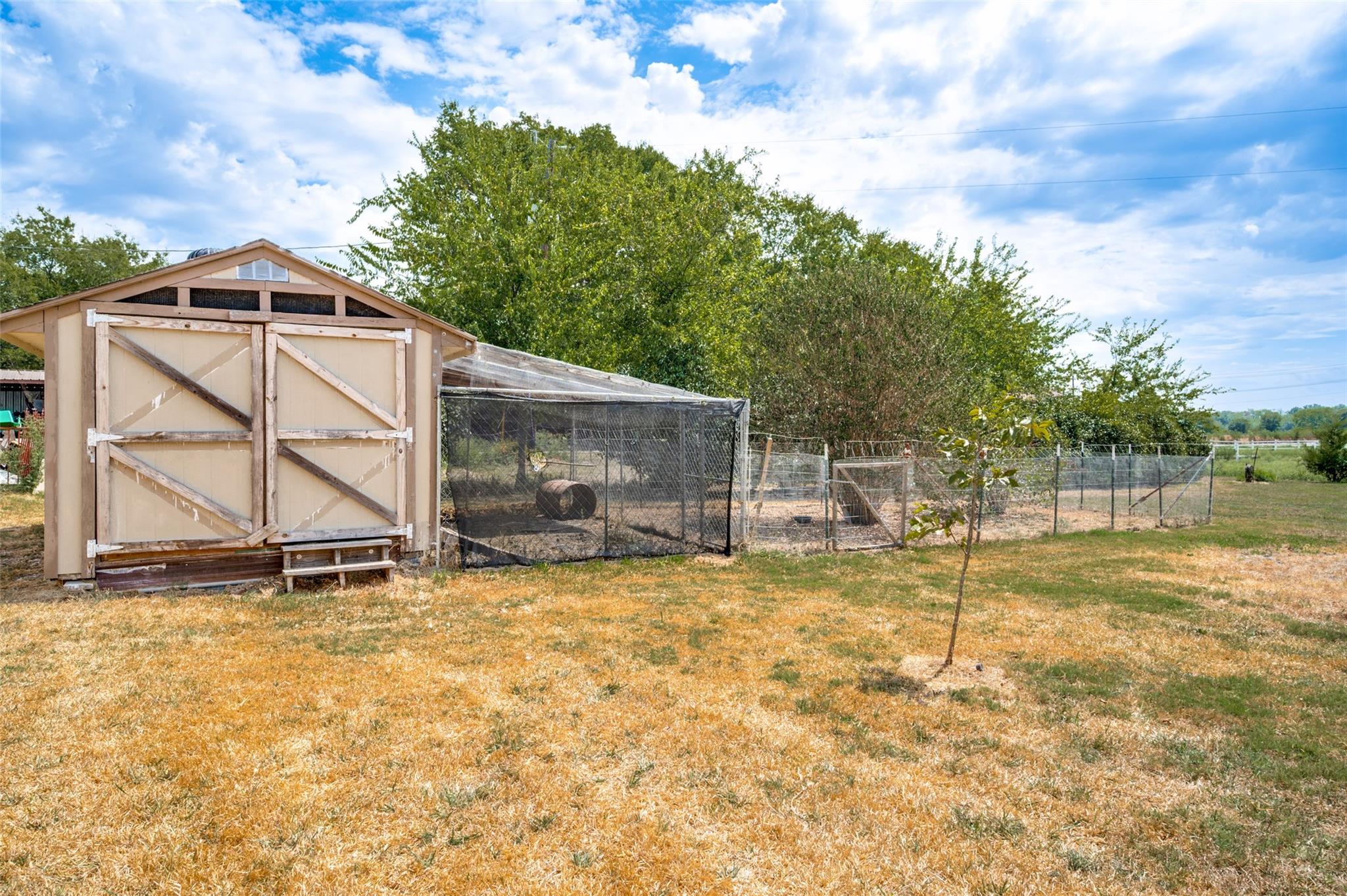 main property photo 23