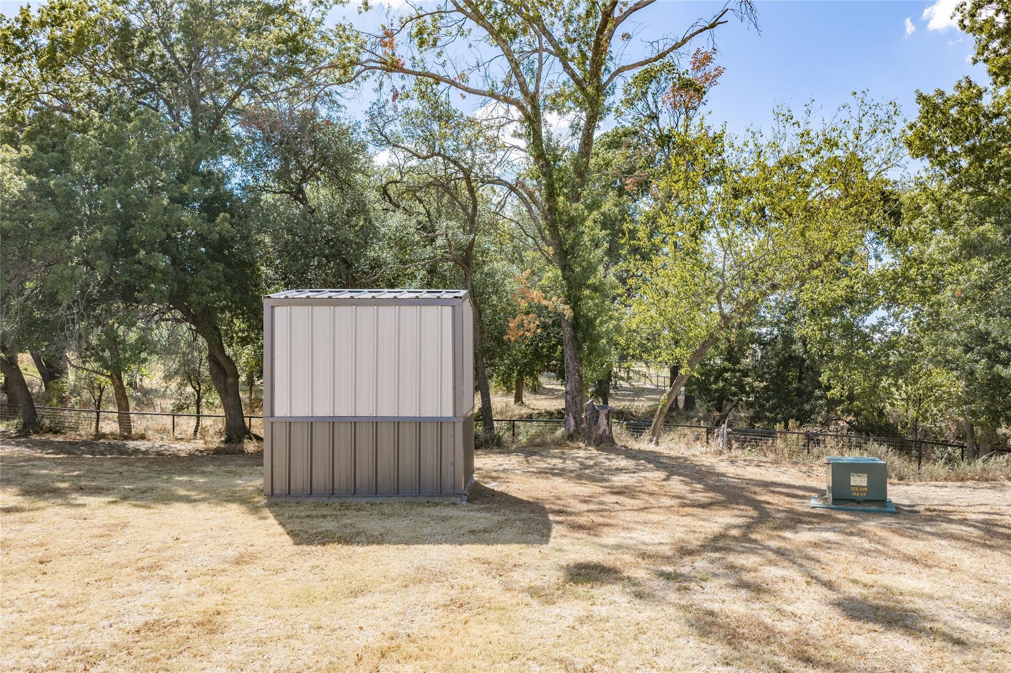 main property photo 33