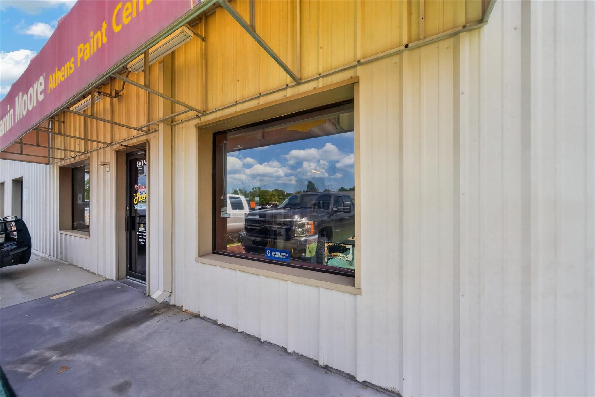 main property photo 4