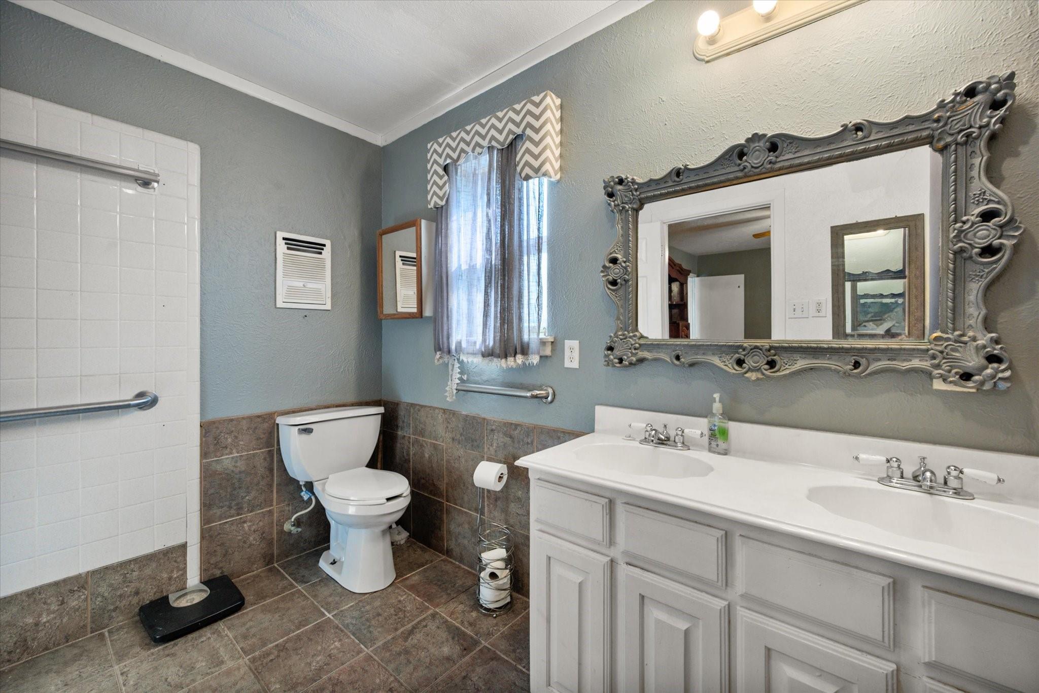 main property photo 14