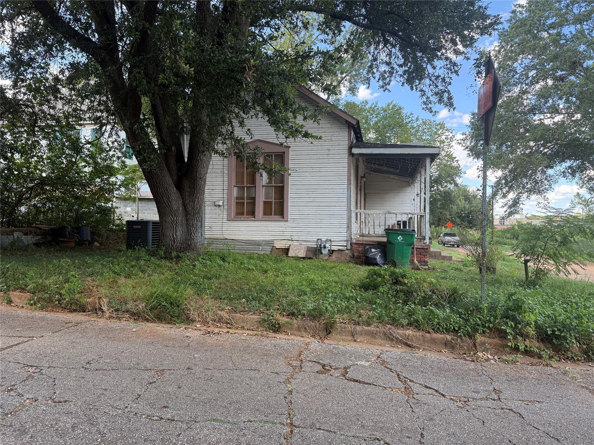main property photo 37