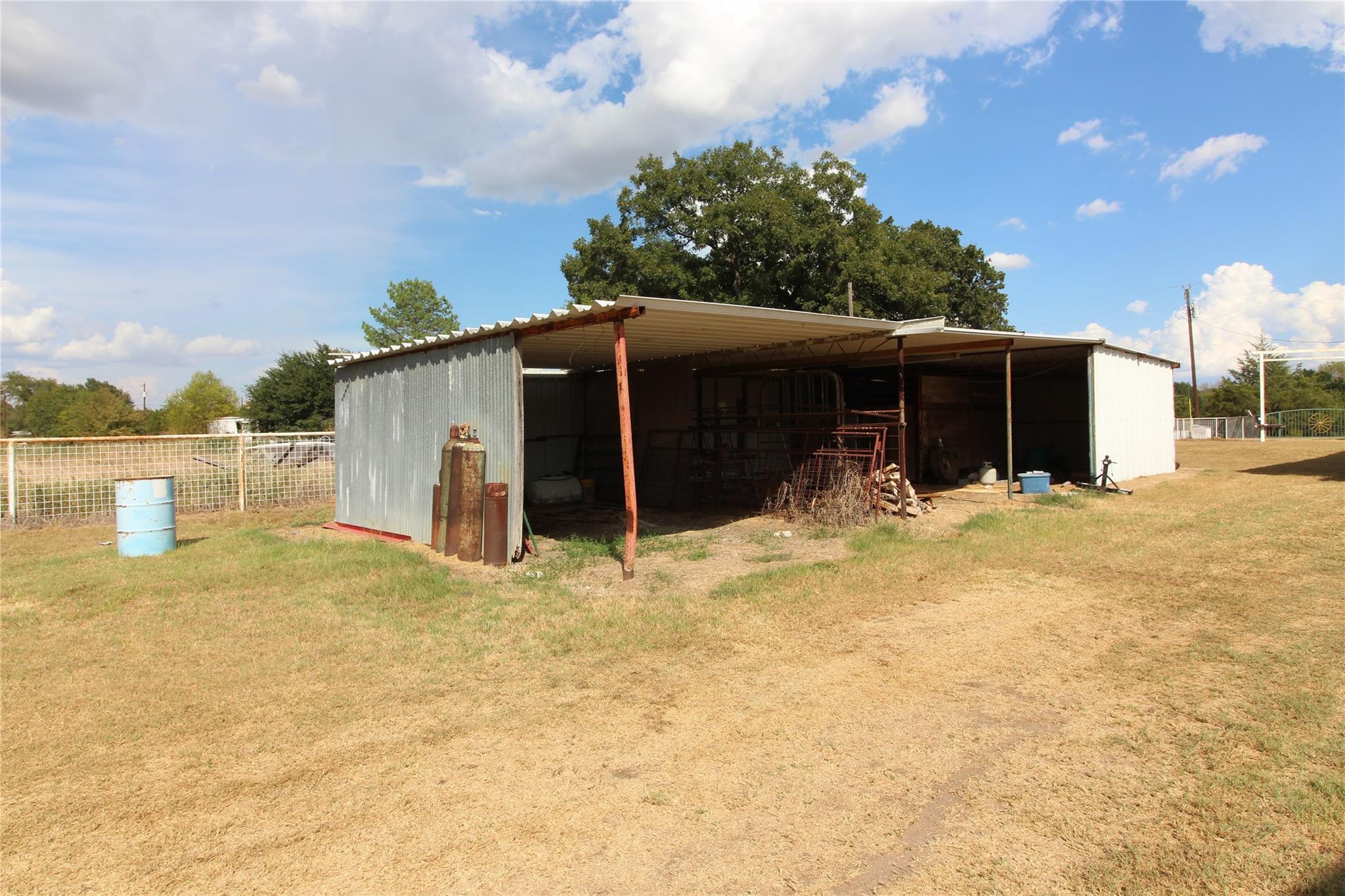 main property photo 10