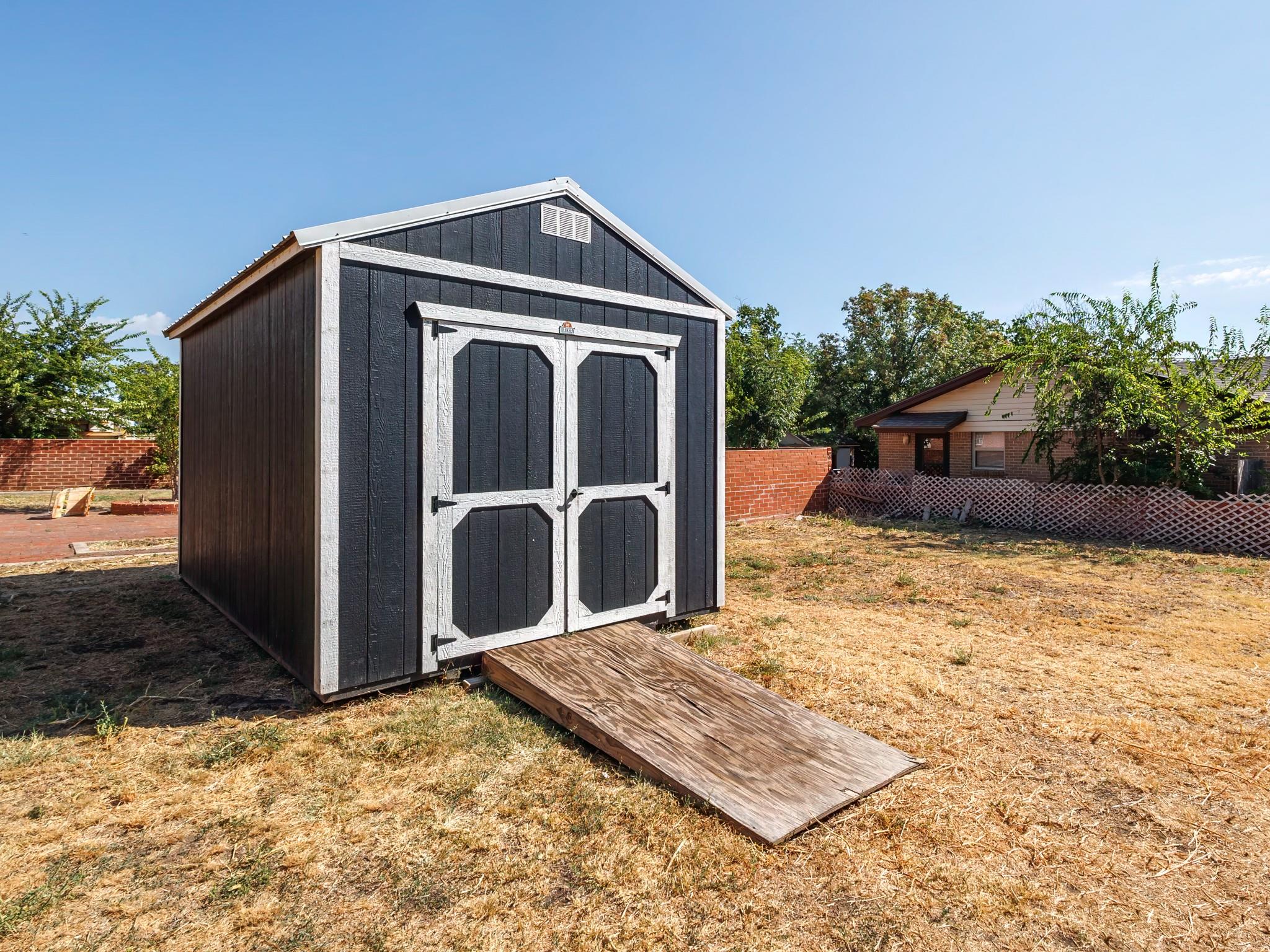 main property photo 37