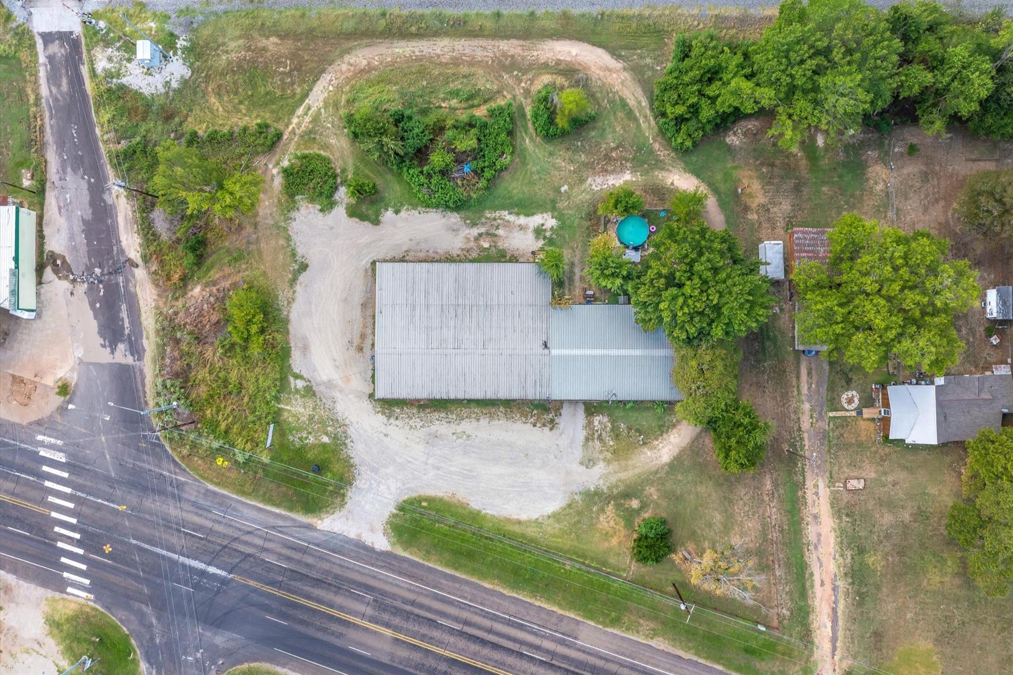 main property photo 36