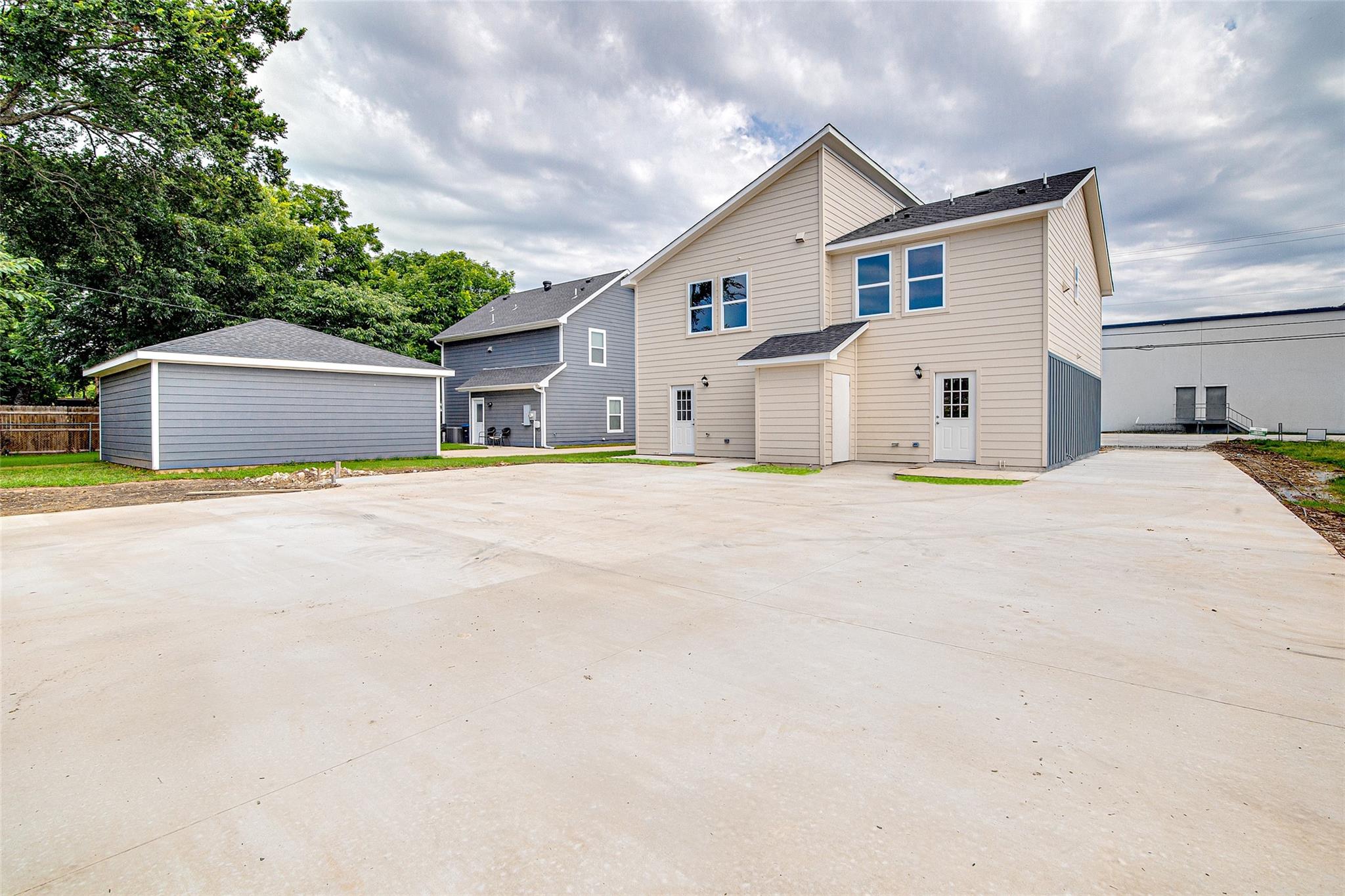 main property photo 34