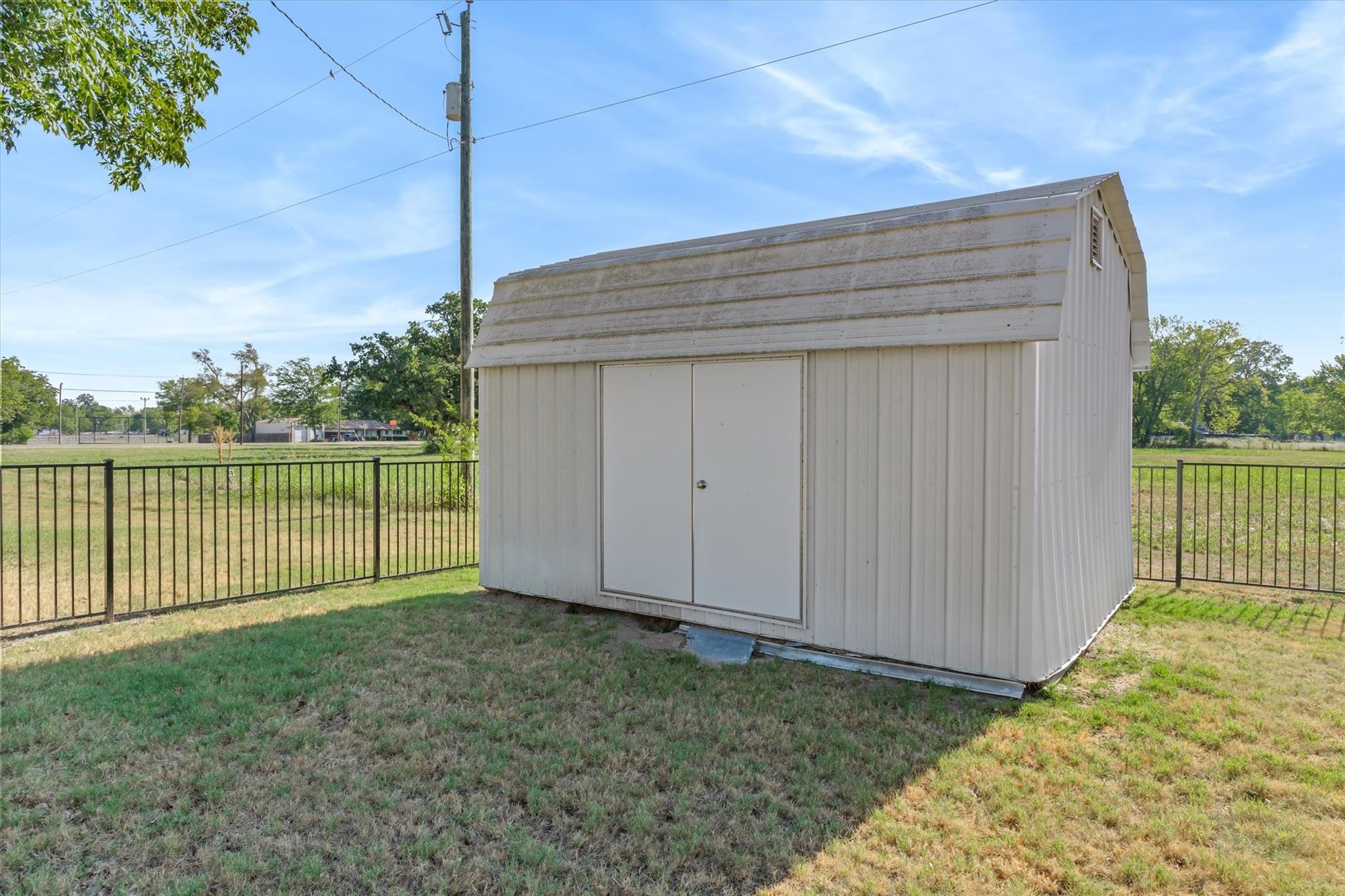 main property photo 18