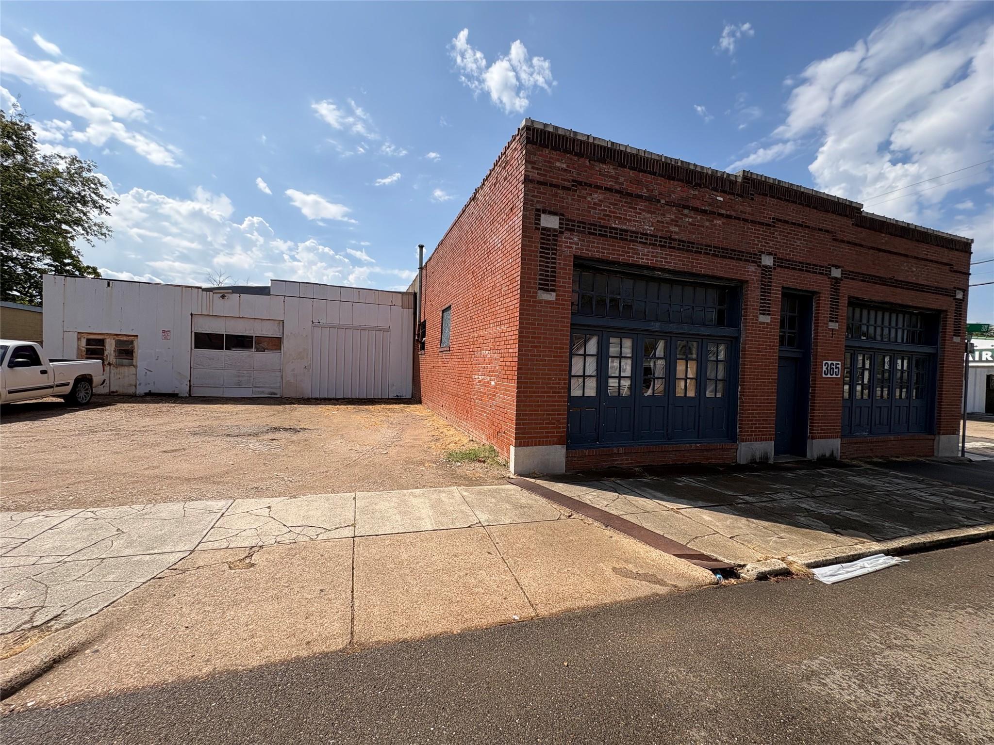 main property photo 6