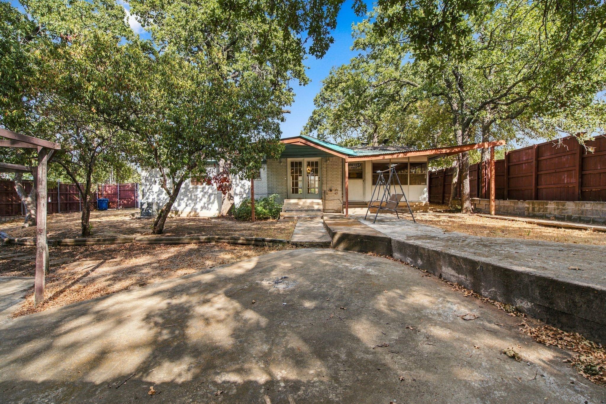 main property photo 14