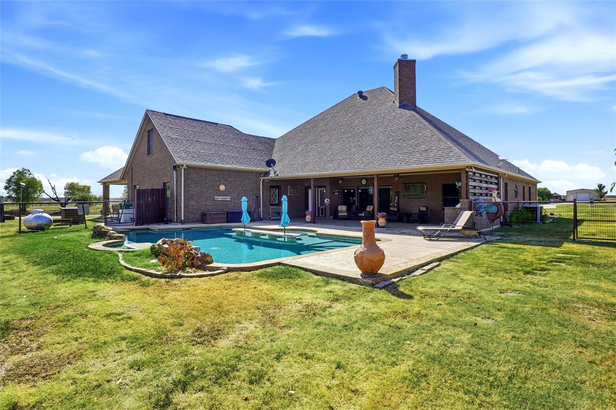 main property photo 23