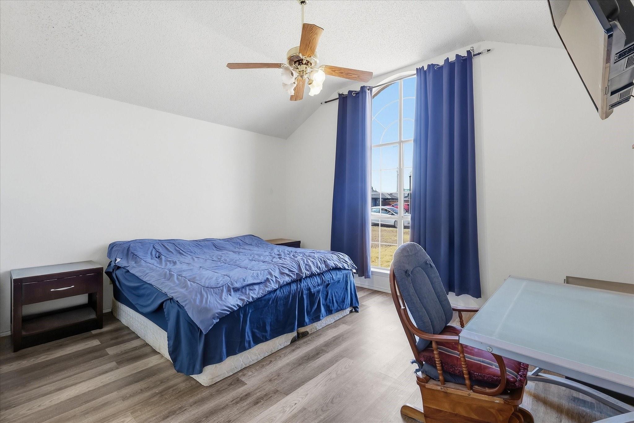 main property photo 16