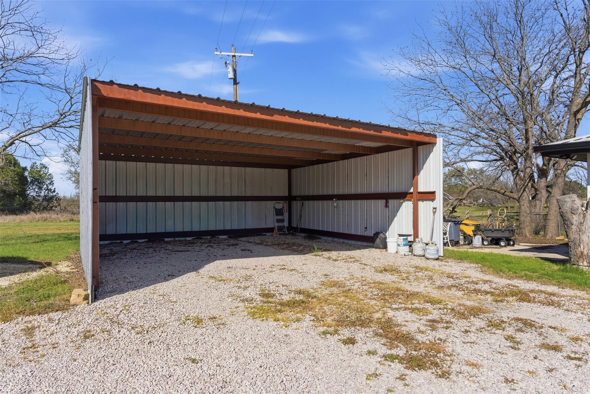 main property photo 33