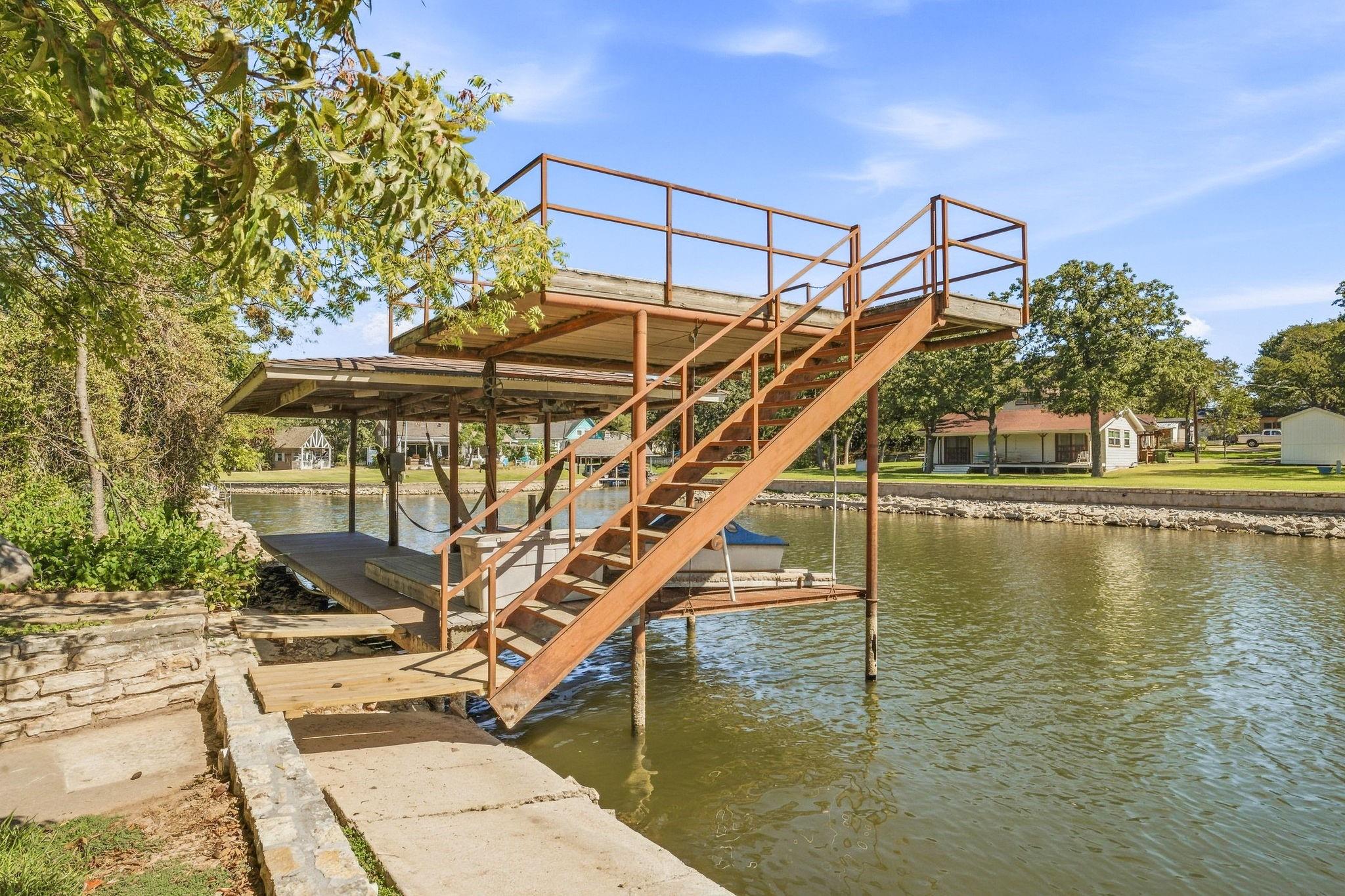 main property photo 28