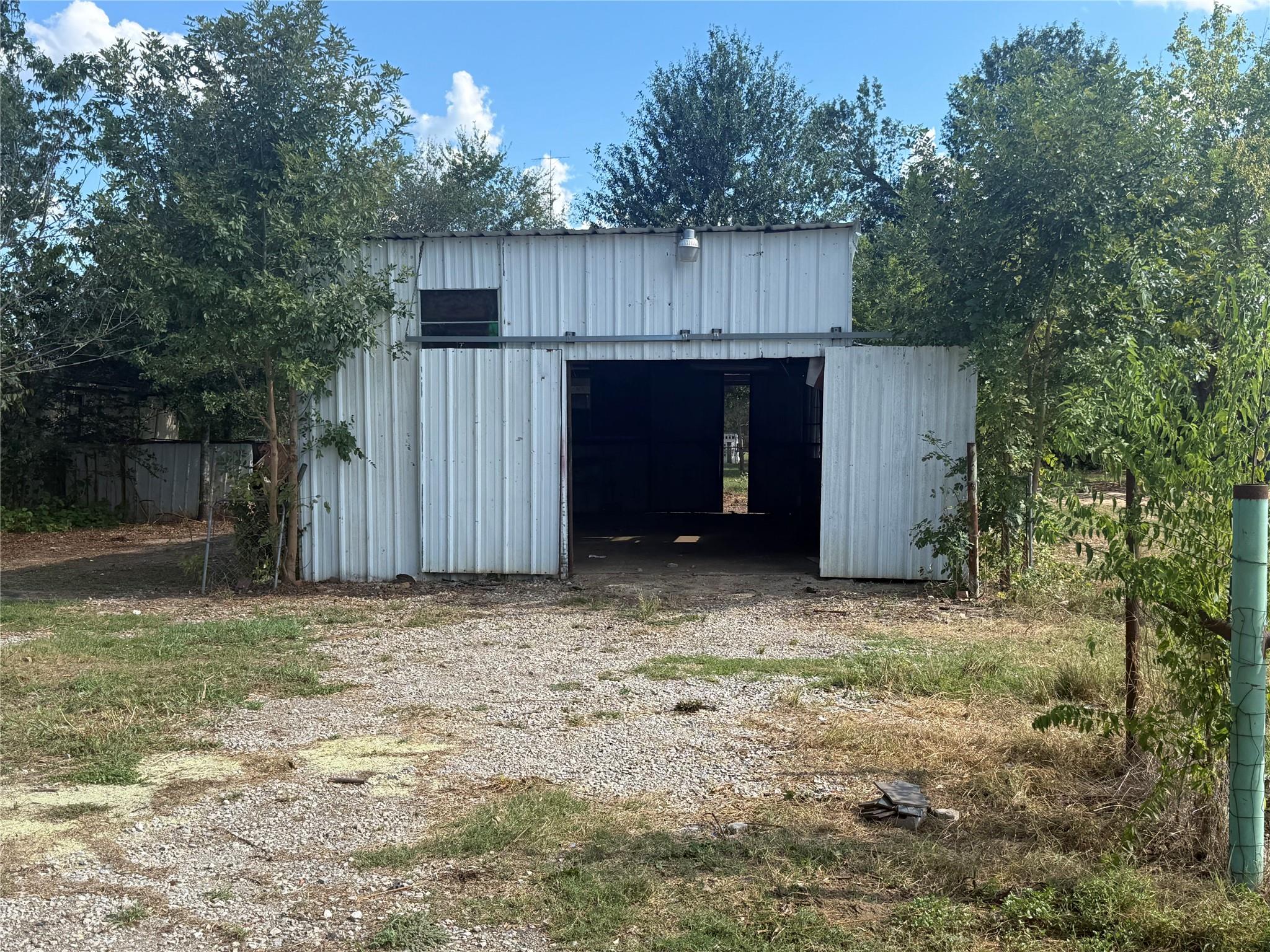 main property photo 4