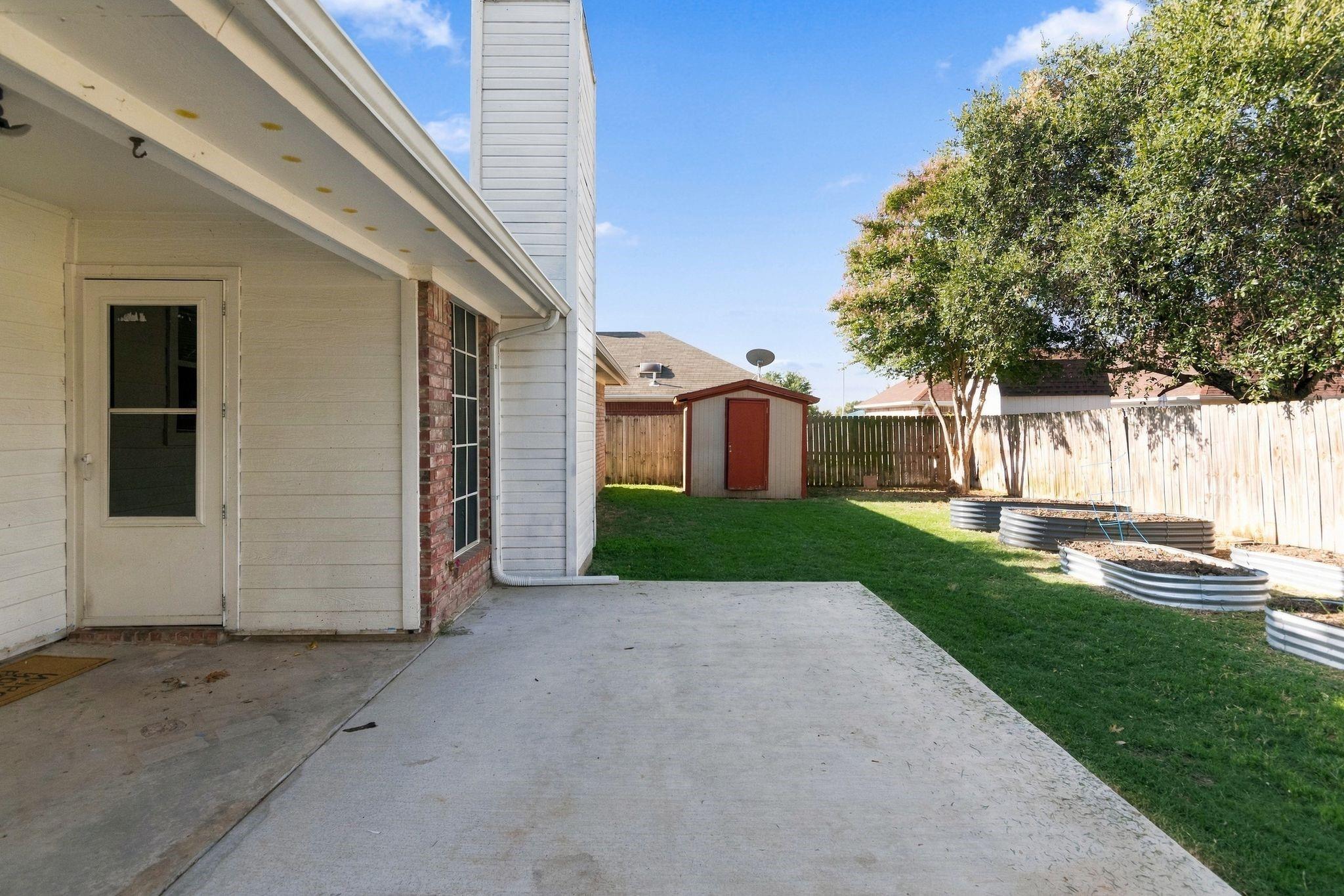 main property photo 30