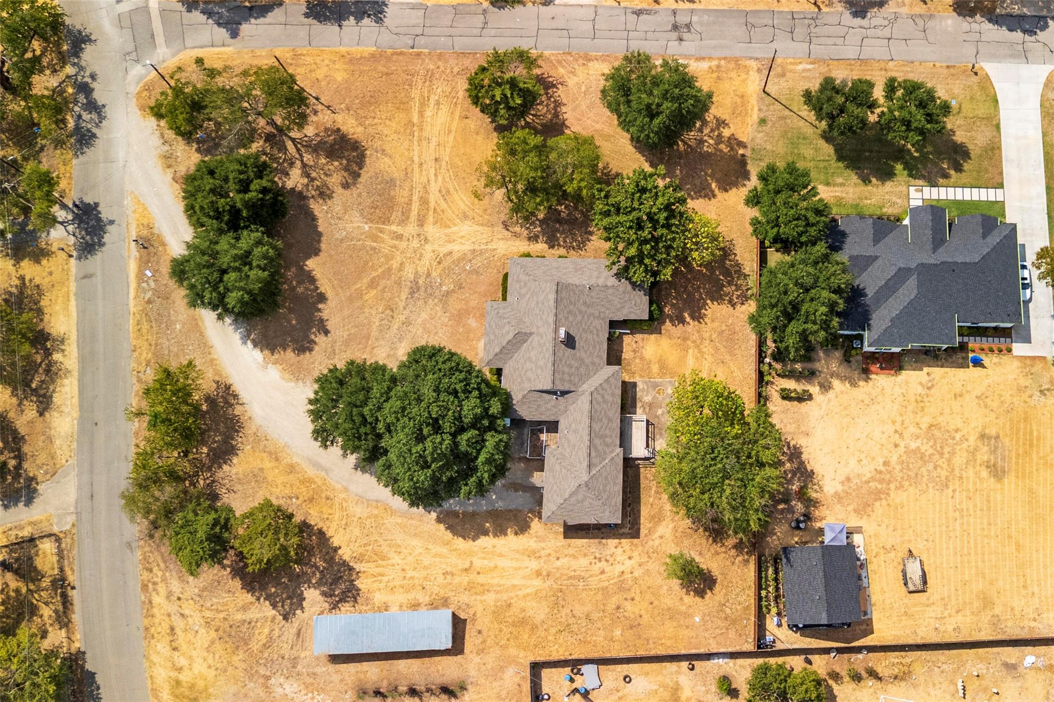 main property photo 36