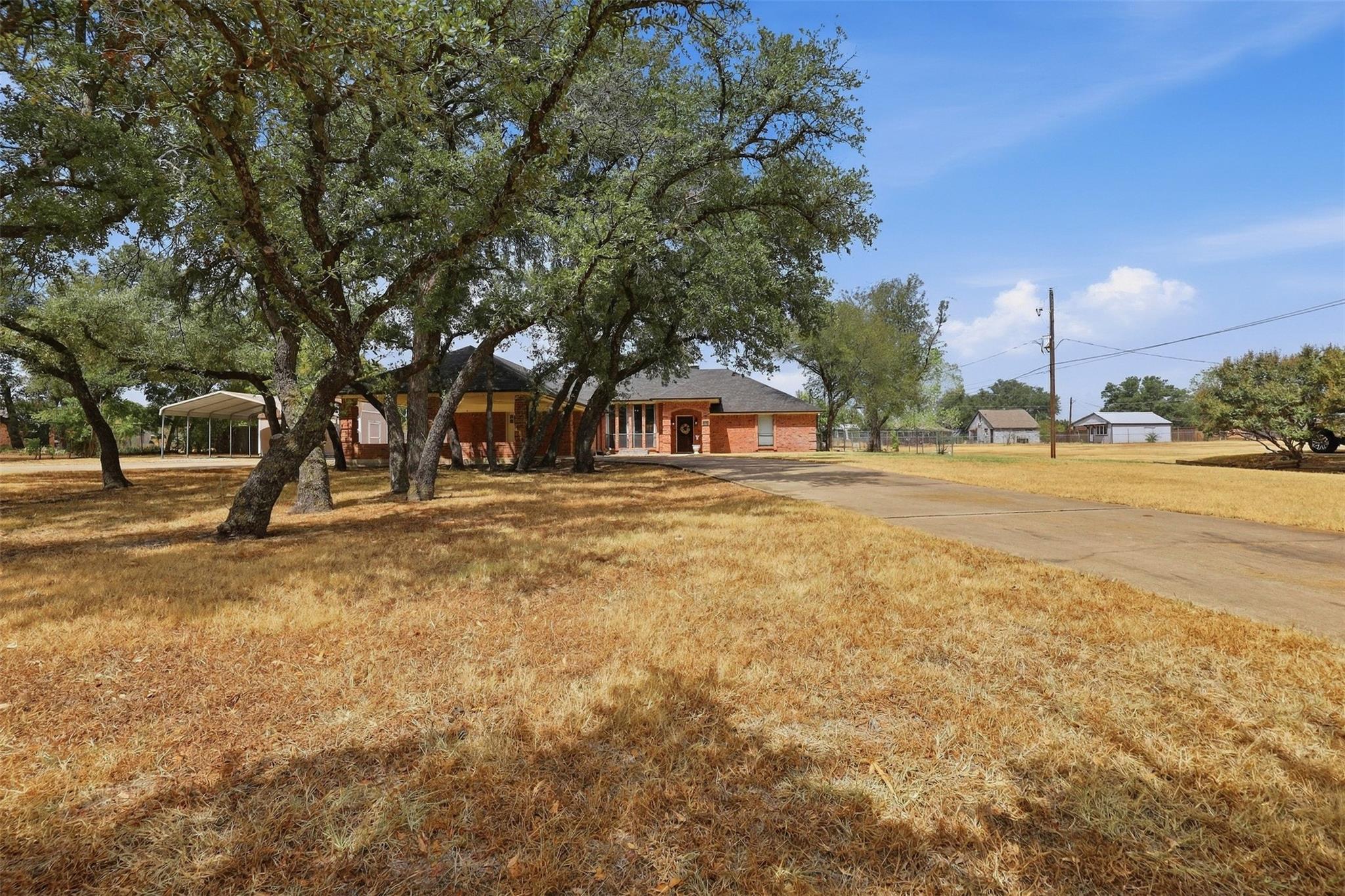 main property photo 28