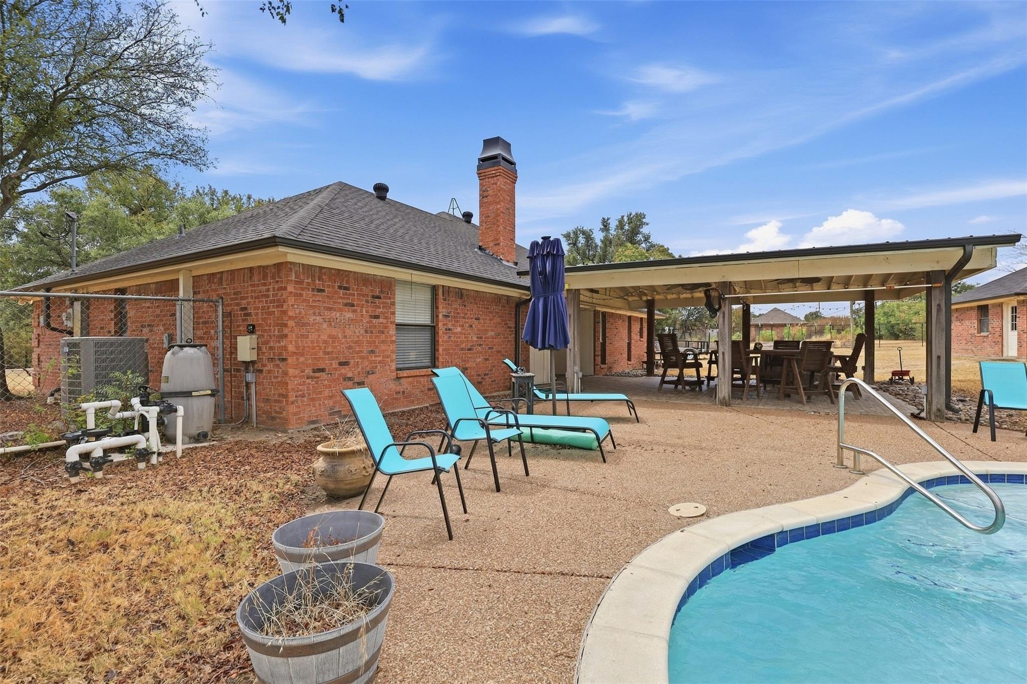 main property photo 31