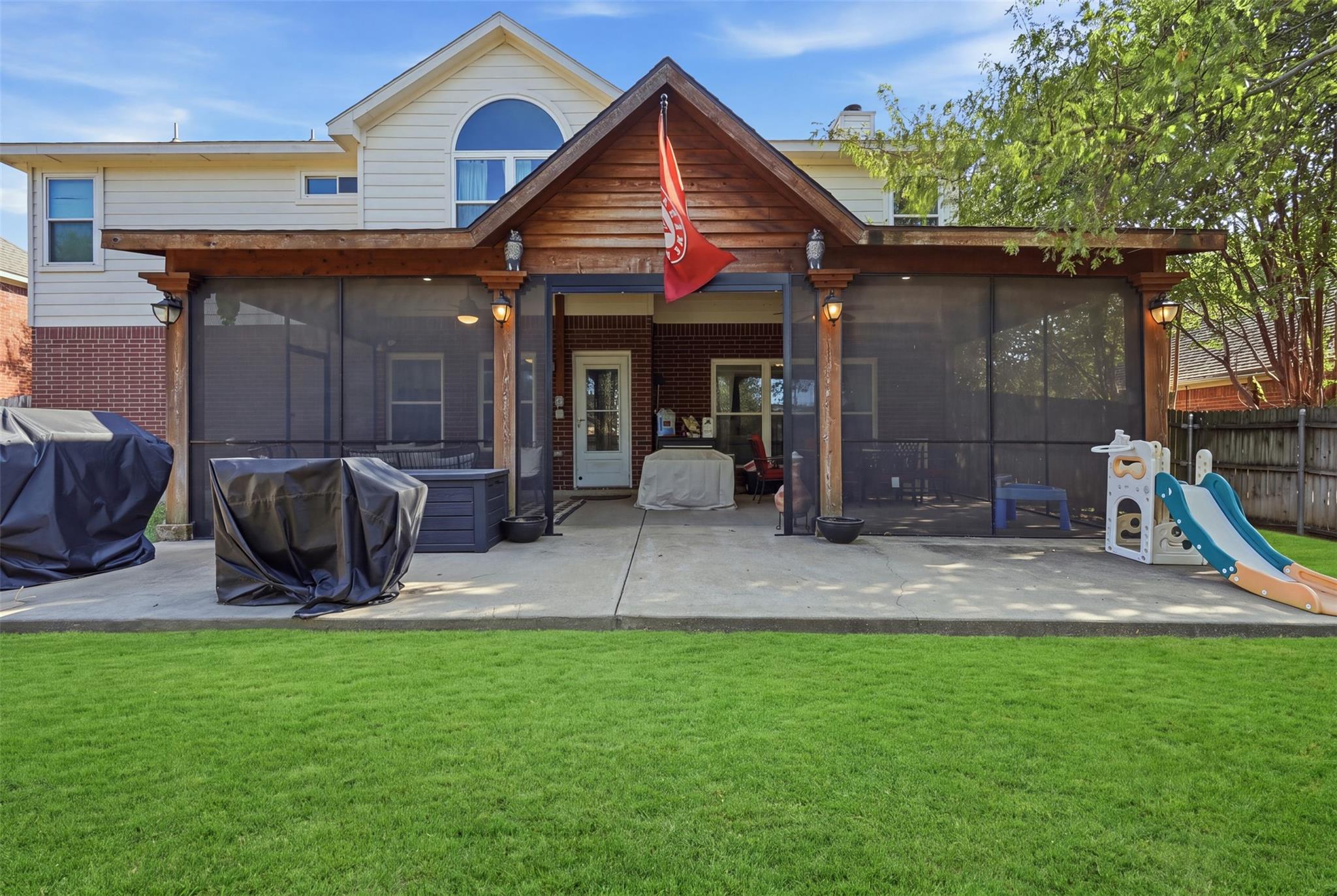main property photo 25