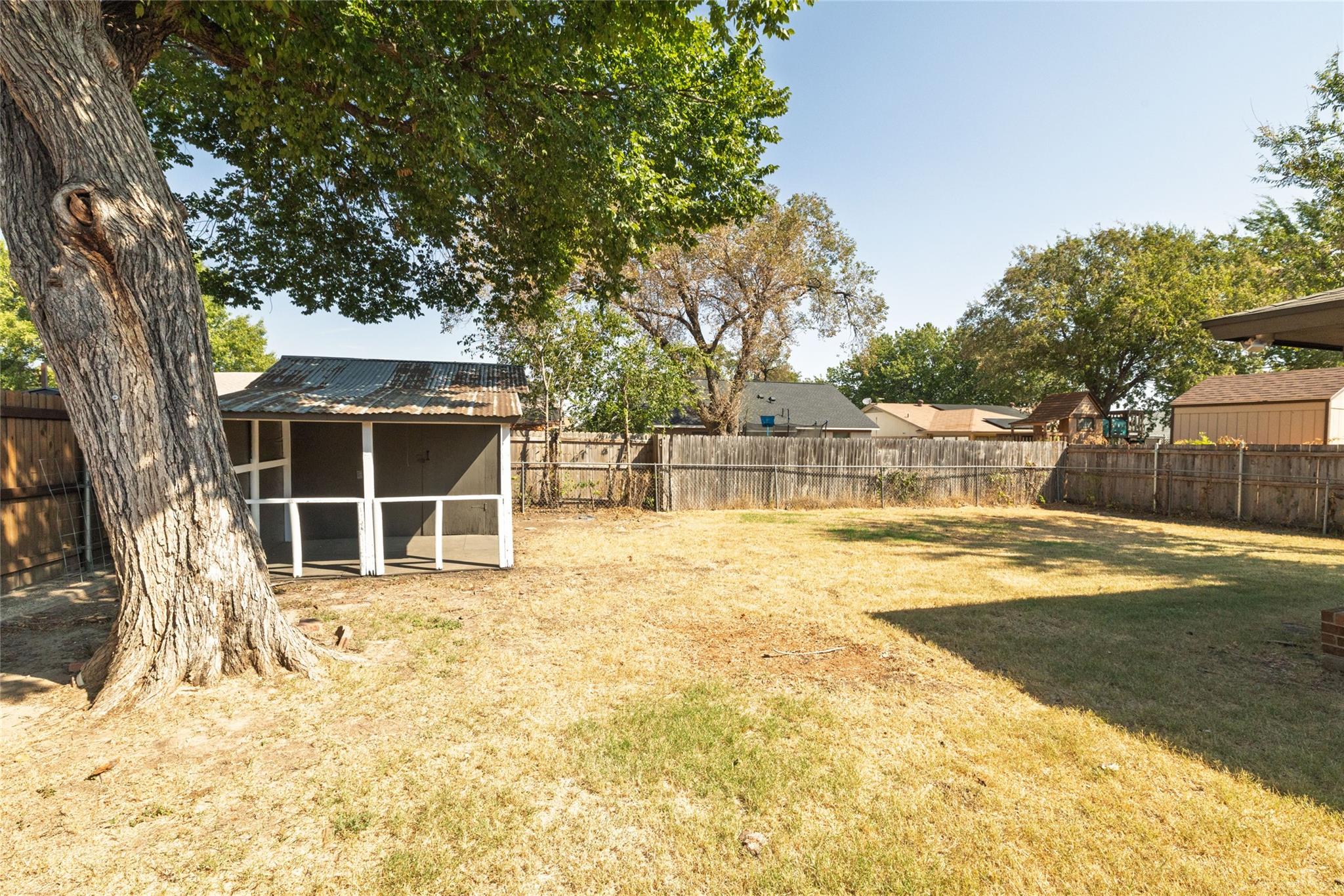 main property photo 35