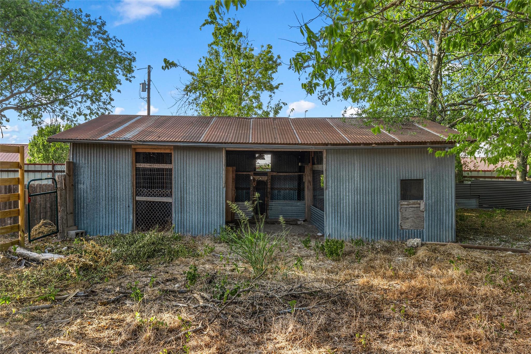 main property photo 28