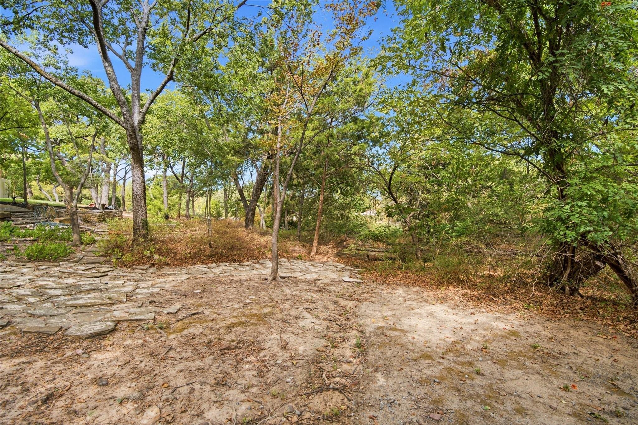 main property photo 16