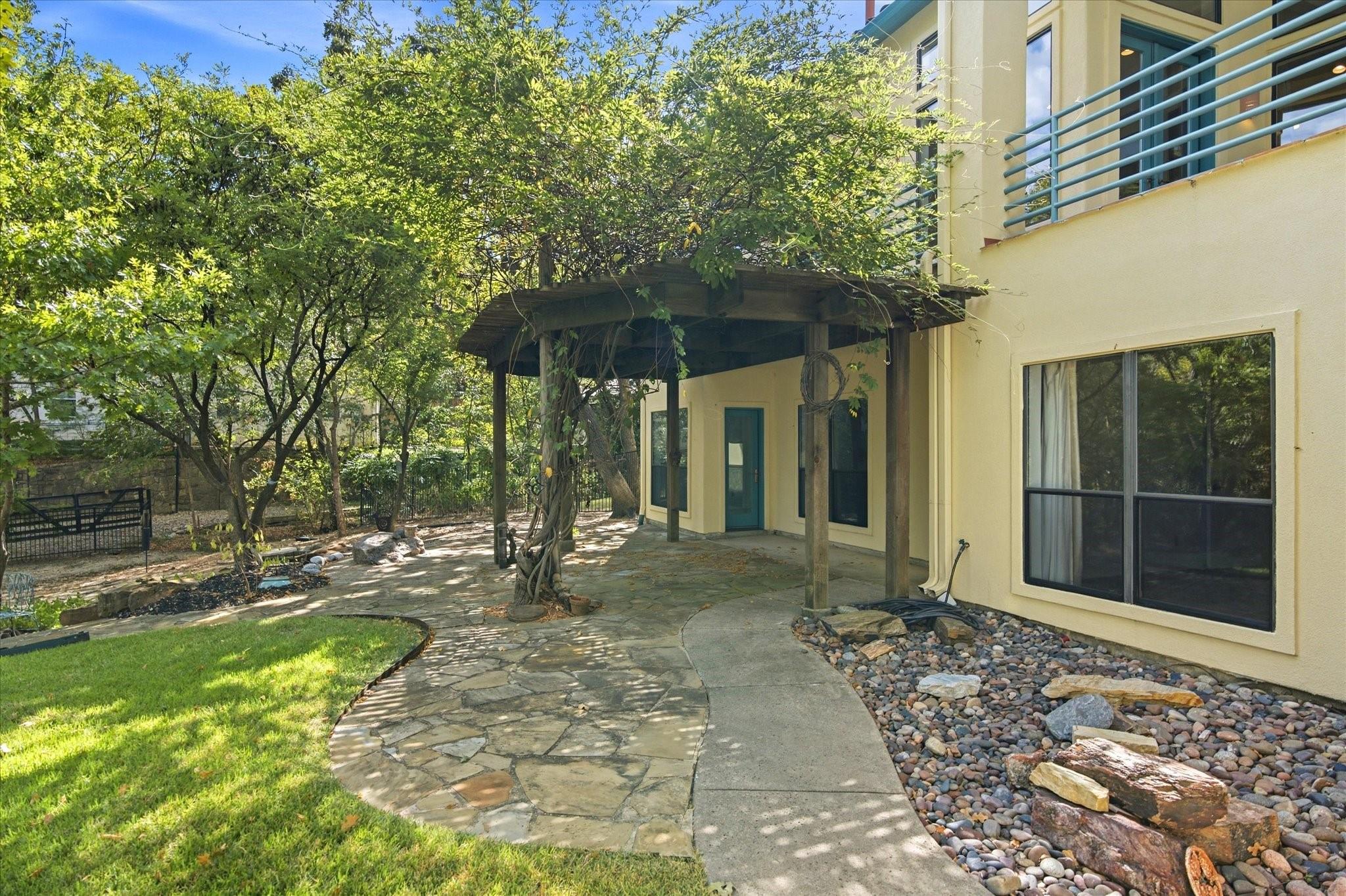 main property photo 6