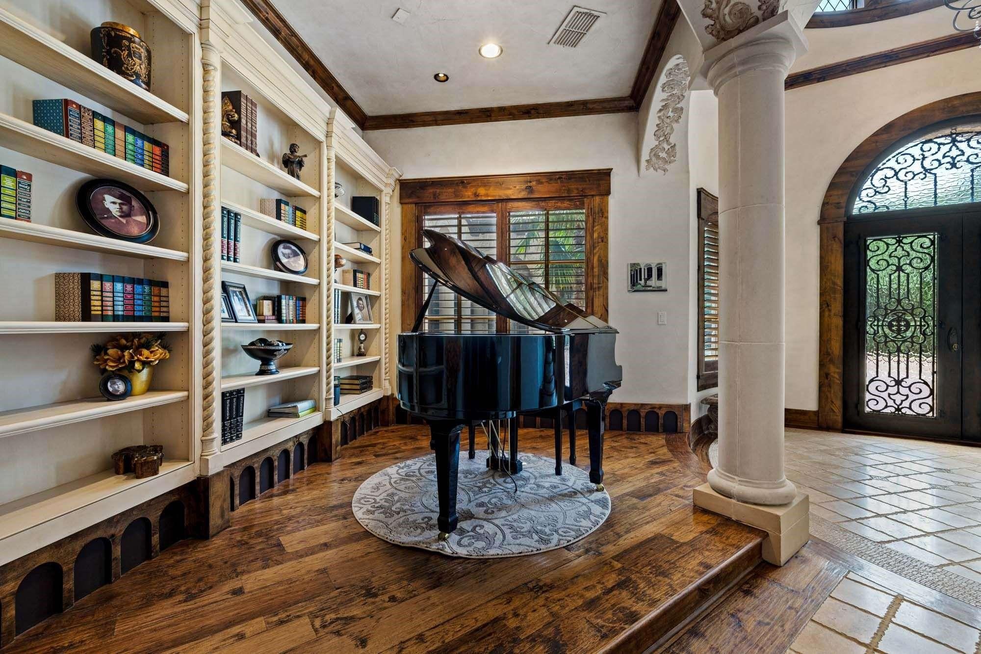 main property photo 5