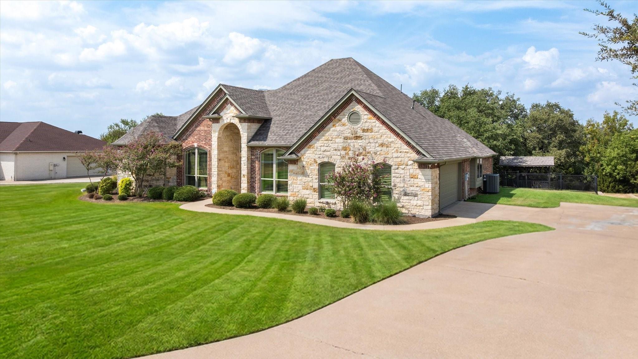 main property photo 3